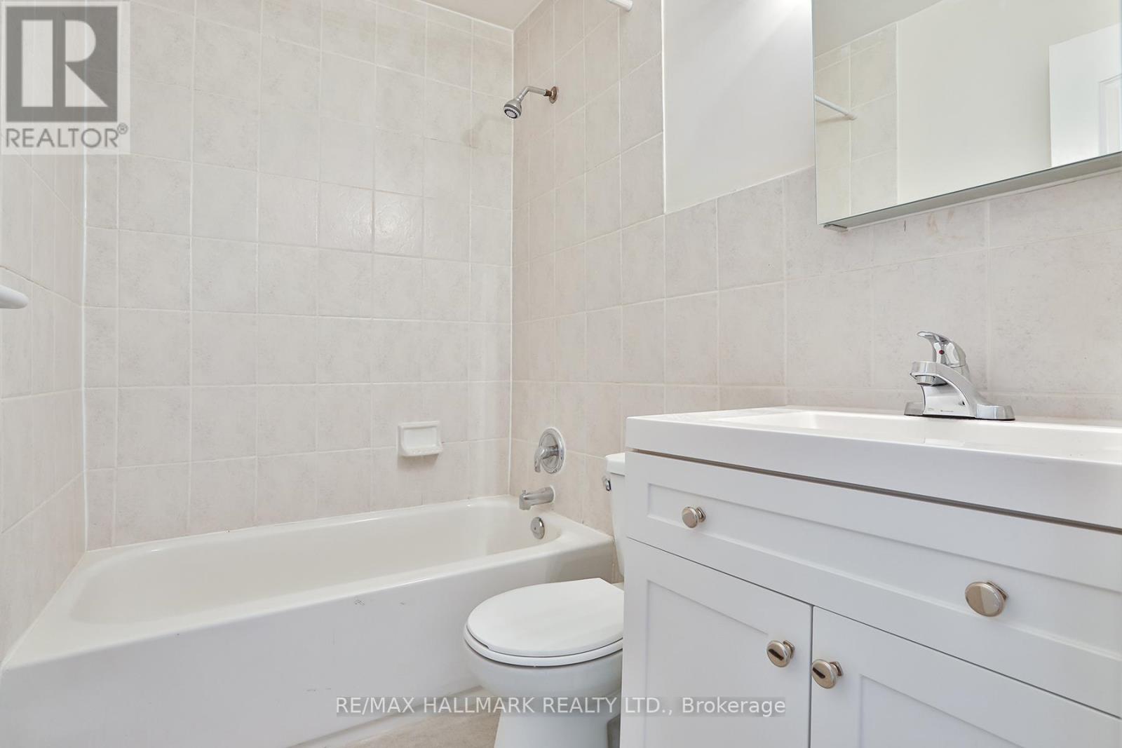 Unit 2 - 499 St Clarens Avenue, Toronto, ON - Indoor Photo Showing Bathroom