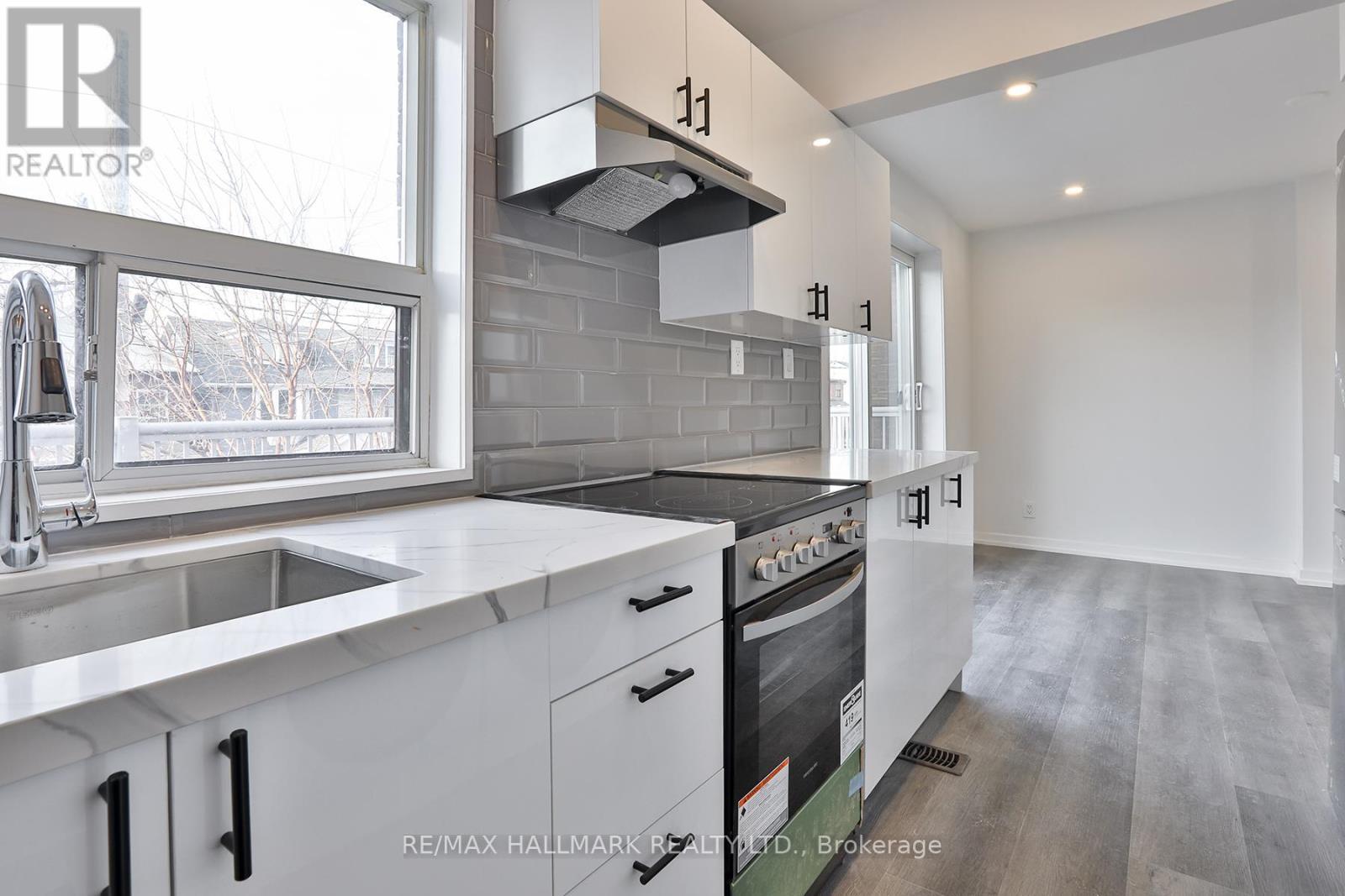 Unit 2 - 499 St Clarens Avenue, Toronto, ON - Indoor Photo Showing Kitchen With Upgraded Kitchen