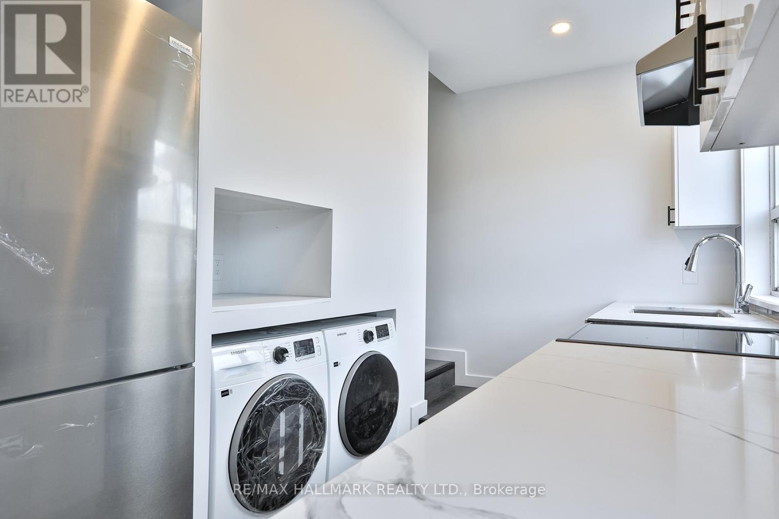 Unit 2 - 499 St Clarens Avenue, Toronto, ON - Indoor Photo Showing Laundry Room