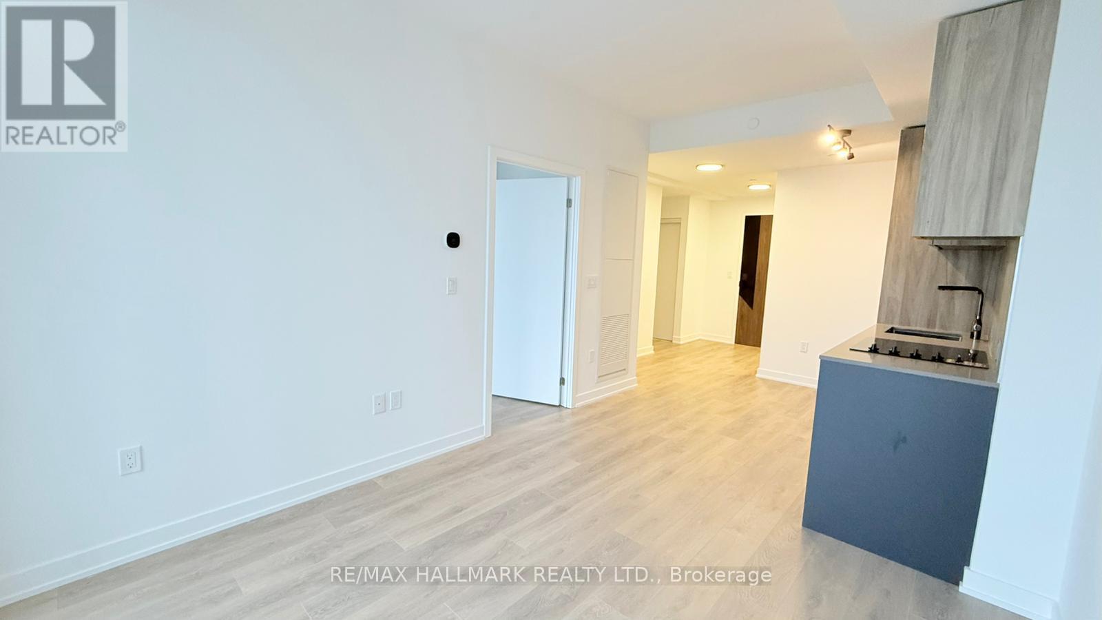 807 - 1037 The Queensway, Toronto, ON - Indoor Photo Showing Other Room