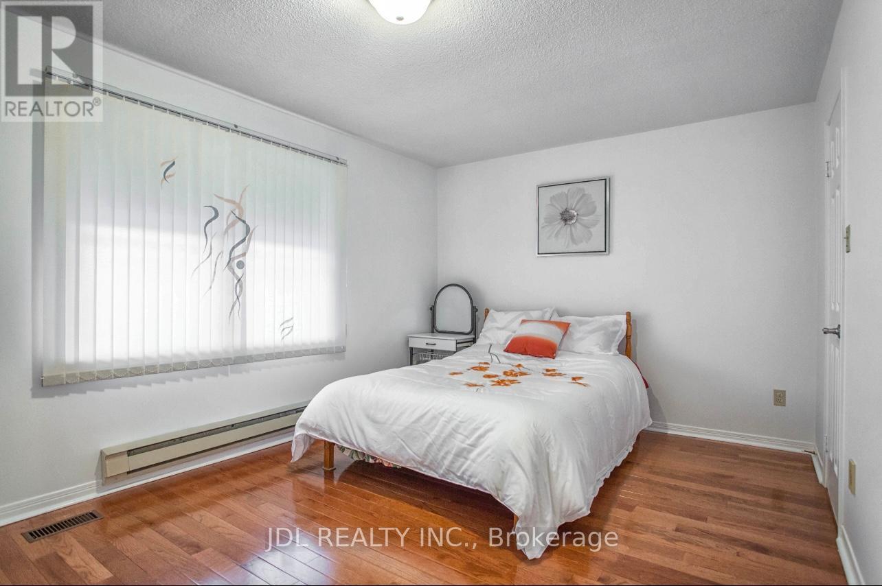 Unit Aa - 101 Summerdale Dr Drive, Markham, ON - Indoor Photo Showing Bedroom