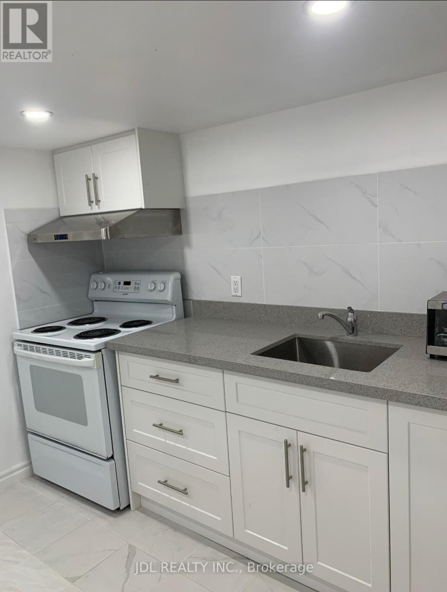 Unit Aa - 101 Summerdale Dr Drive, Markham, ON - Indoor Photo Showing Kitchen