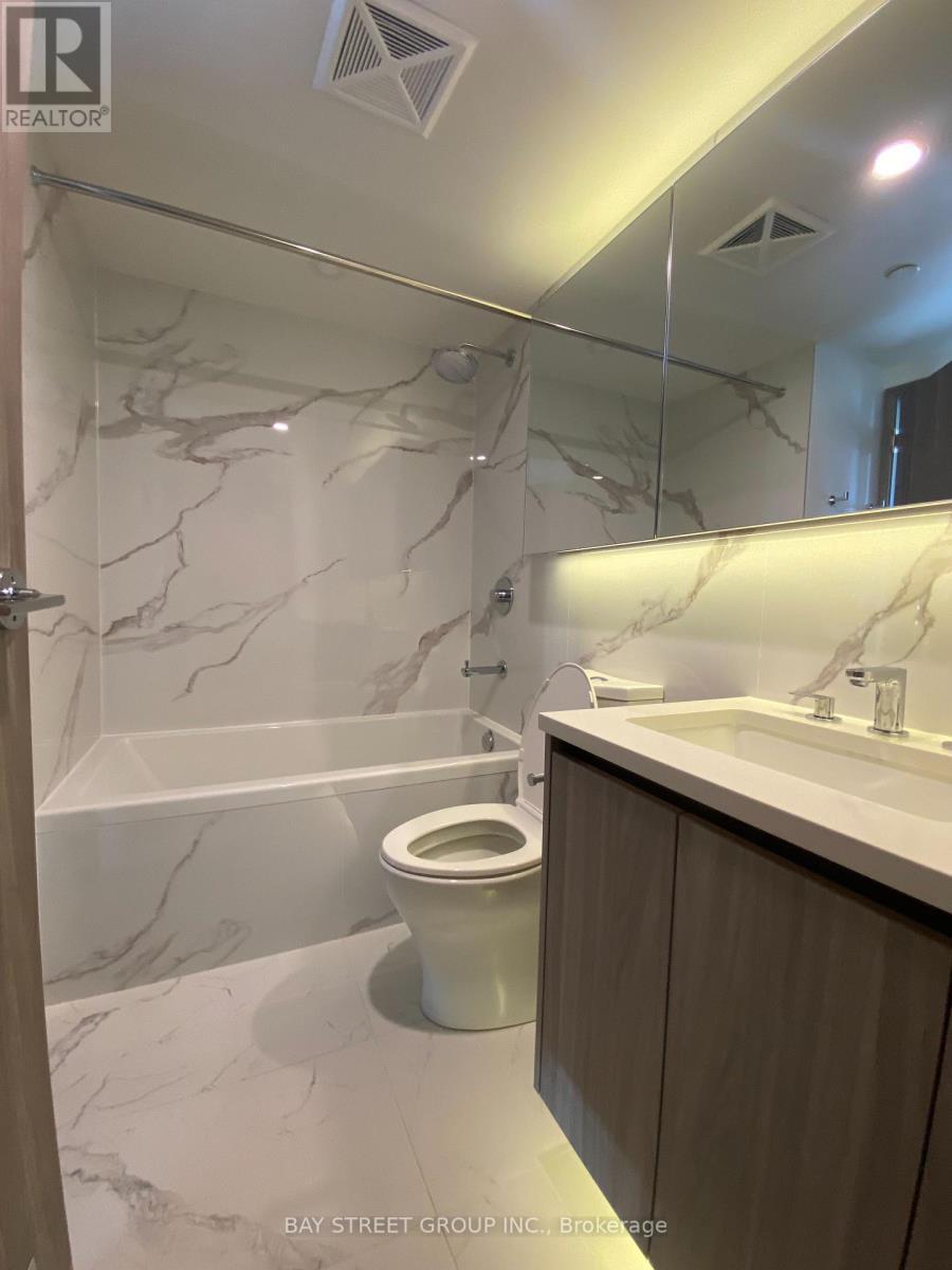 7807 - 3 Concord Cityplace Way, Toronto, ON - Indoor Photo Showing Bathroom