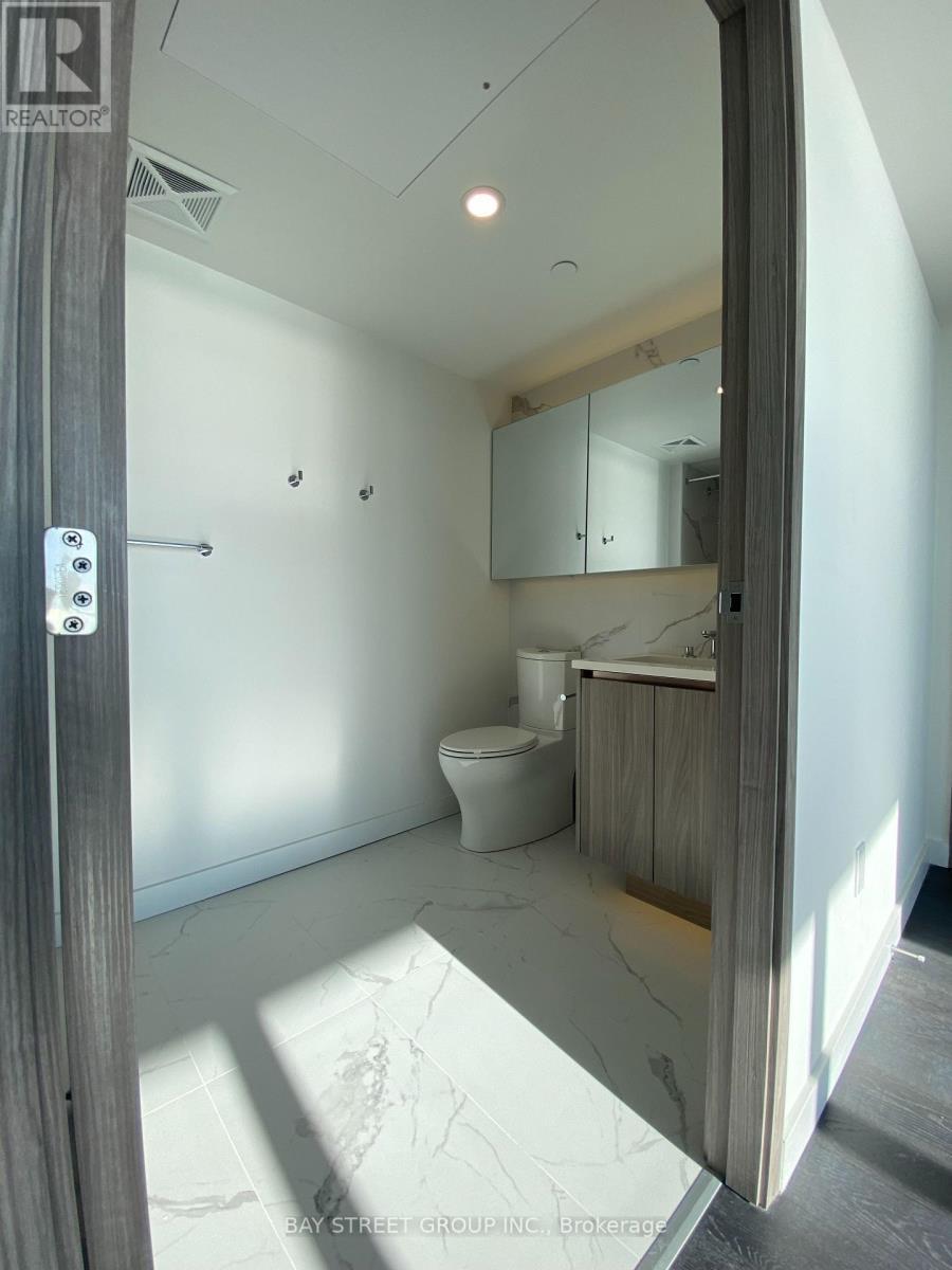 7807 - 3 Concord Cityplace Way, Toronto, ON - Indoor Photo Showing Bathroom