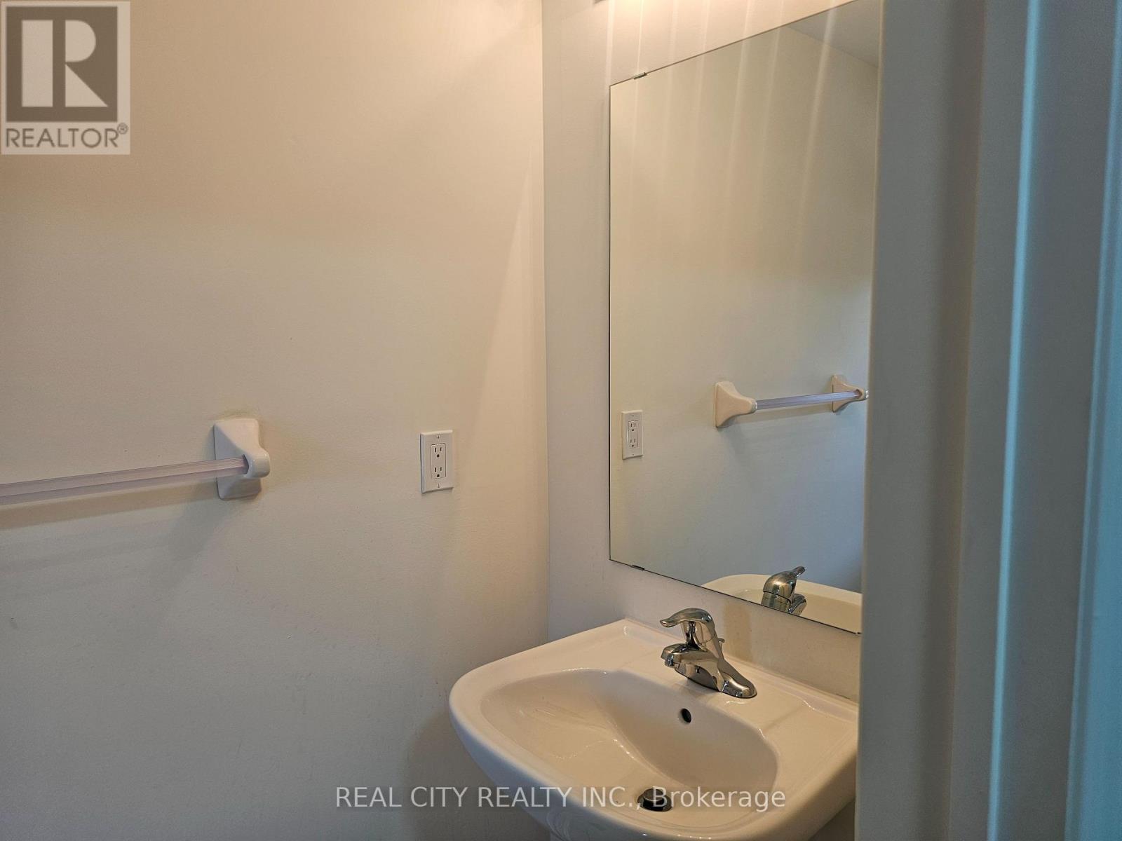 5 Heather Fullerton Road, Georgina, ON - Indoor Photo Showing Bathroom