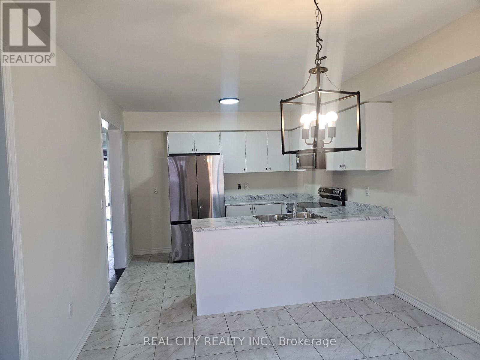 5 Heather Fullerton Road, Georgina, ON - Indoor Photo Showing Kitchen