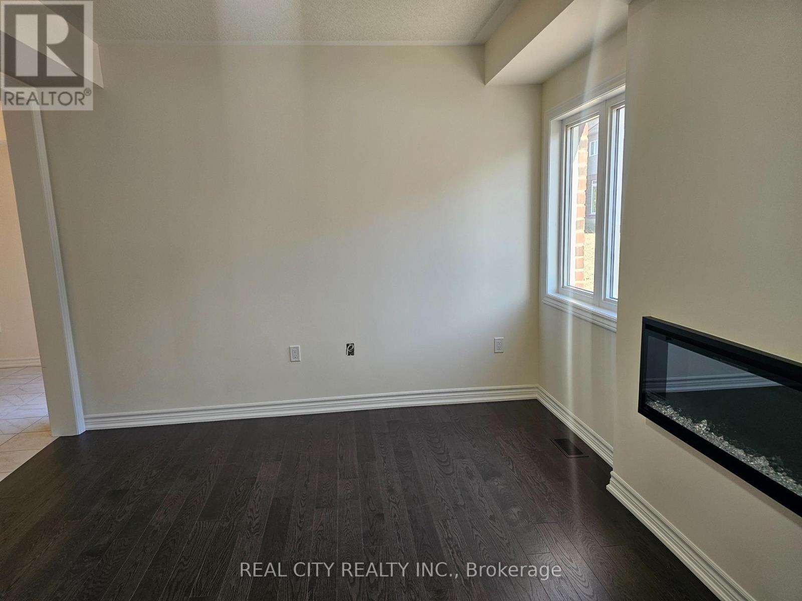 5 Heather Fullerton Road, Georgina, ON - Indoor Photo Showing Other Room With Fireplace