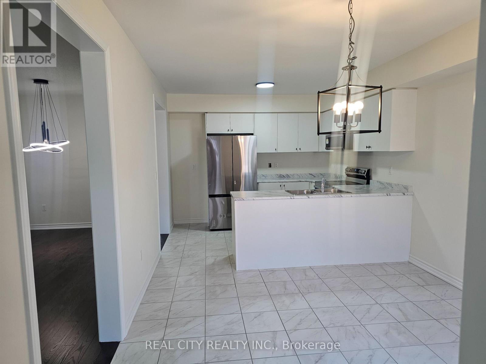 5 Heather Fullerton Road, Georgina, ON - Indoor Photo Showing Kitchen
