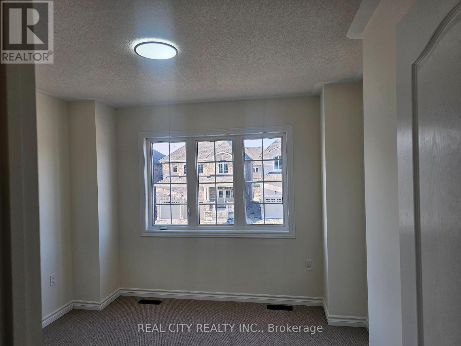 5 Heather Fullerton Road, Georgina, ON - Indoor Photo Showing Other Room