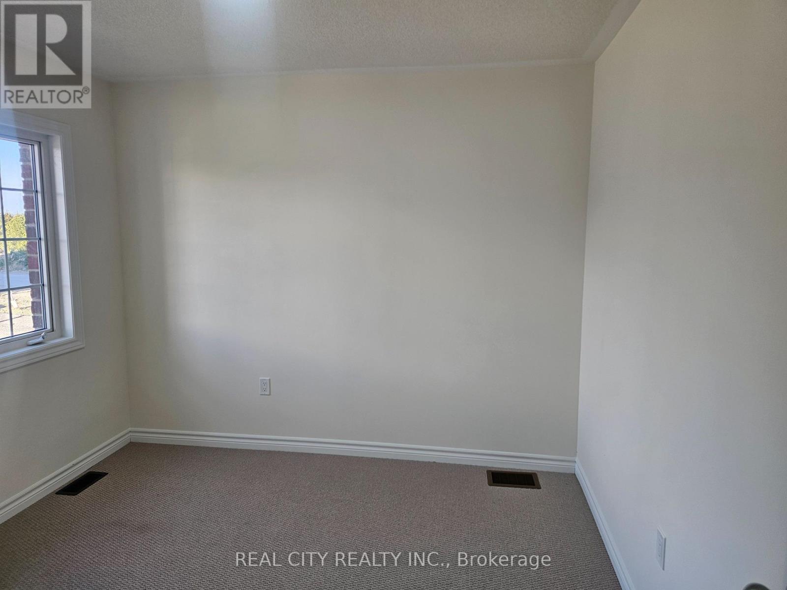 5 Heather Fullerton Road, Georgina, ON - Indoor Photo Showing Other Room