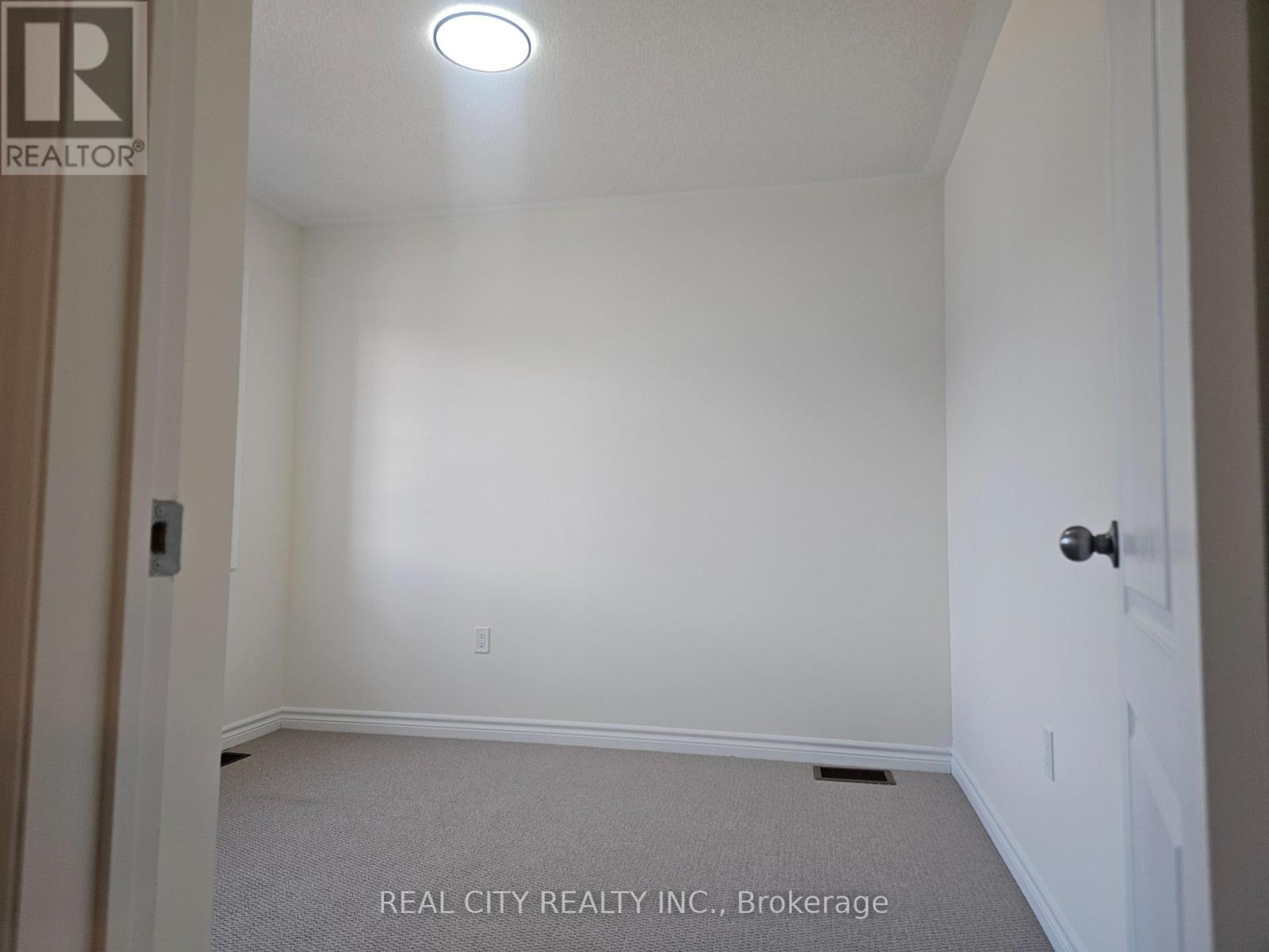 5 Heather Fullerton Road, Georgina, ON - Indoor Photo Showing Other Room