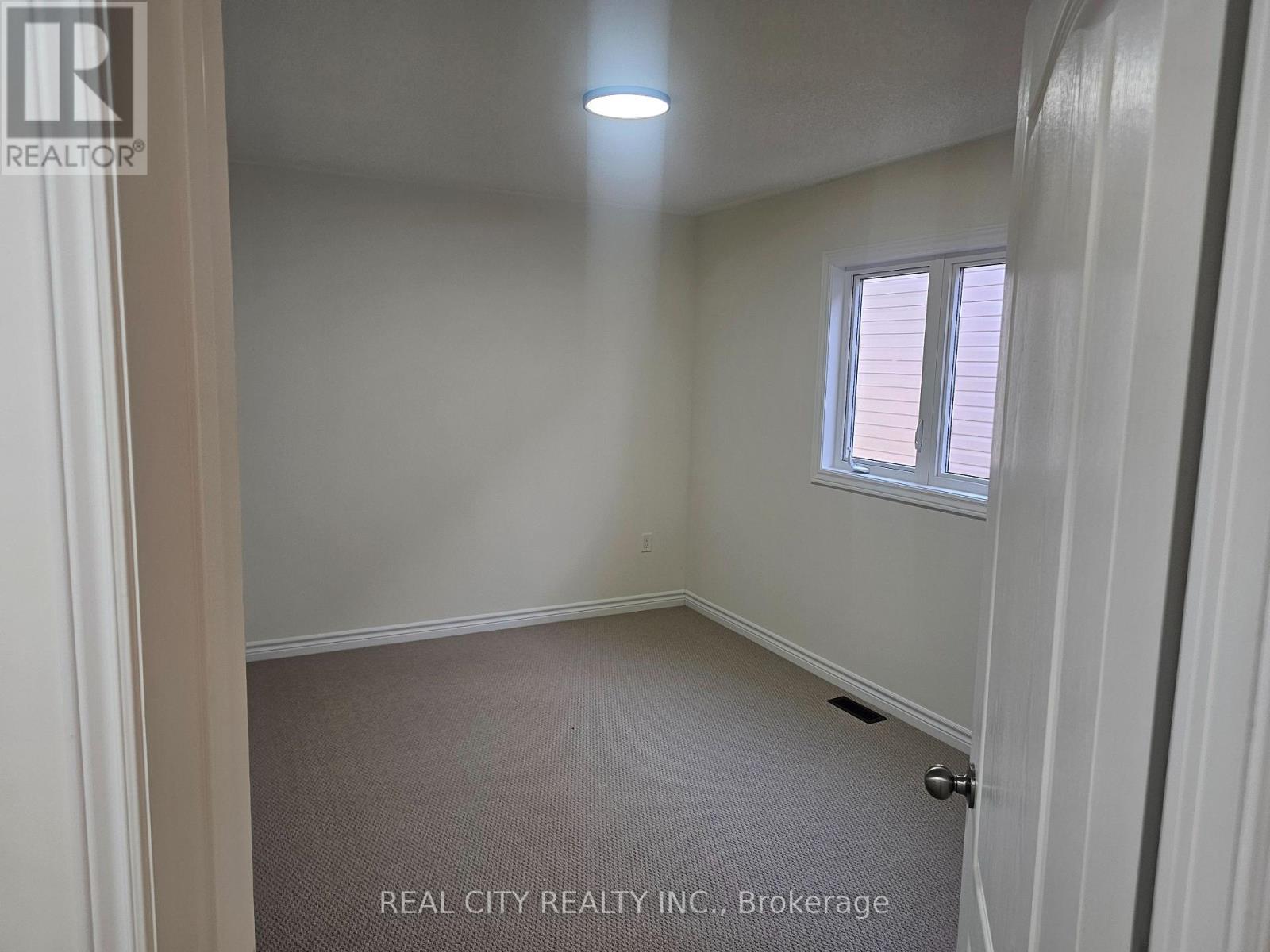 5 Heather Fullerton Road, Georgina, ON - Indoor Photo Showing Other Room