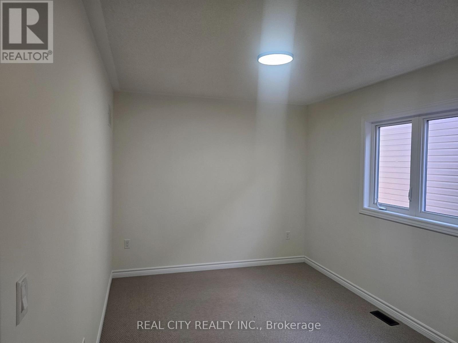 5 Heather Fullerton Road, Georgina, ON - Indoor Photo Showing Other Room