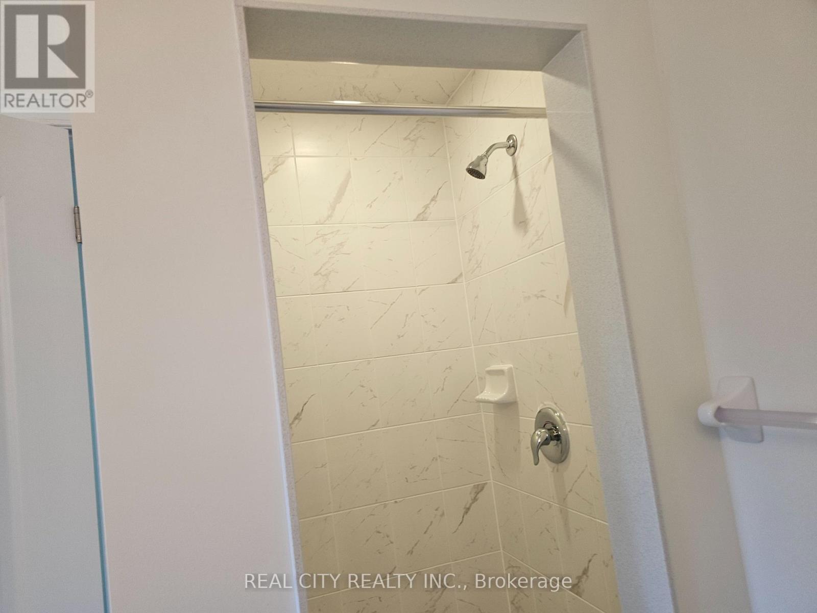 5 Heather Fullerton Road, Georgina, ON - Indoor Photo Showing Bathroom