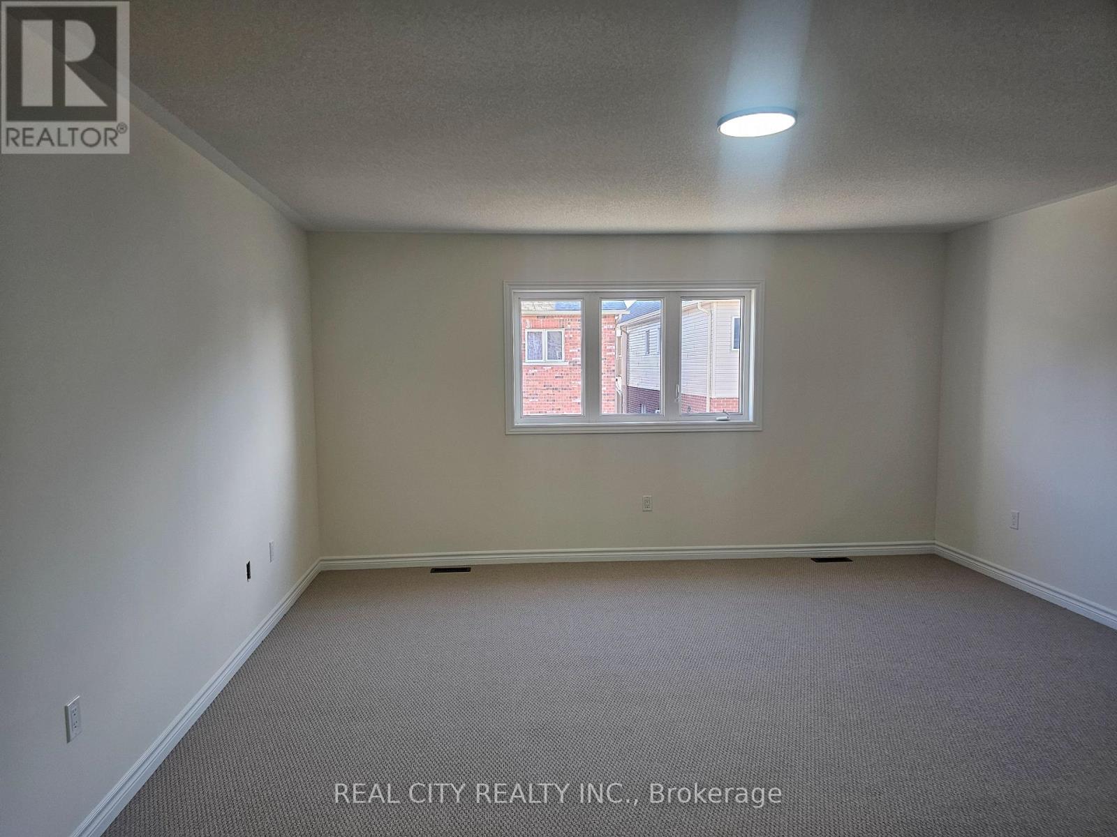 5 Heather Fullerton Road, Georgina, ON - Indoor Photo Showing Other Room