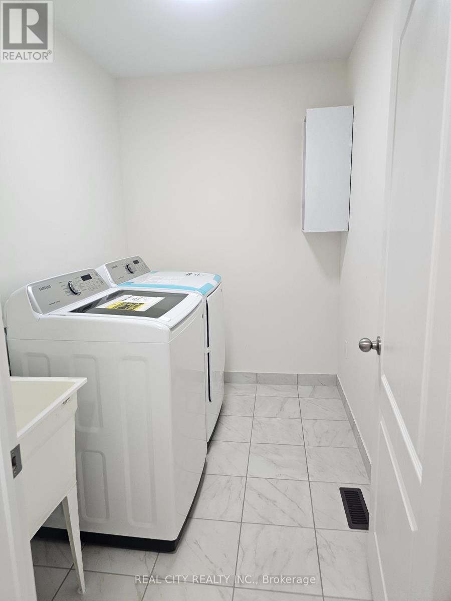 5 Heather Fullerton Road, Georgina, ON - Indoor Photo Showing Laundry Room