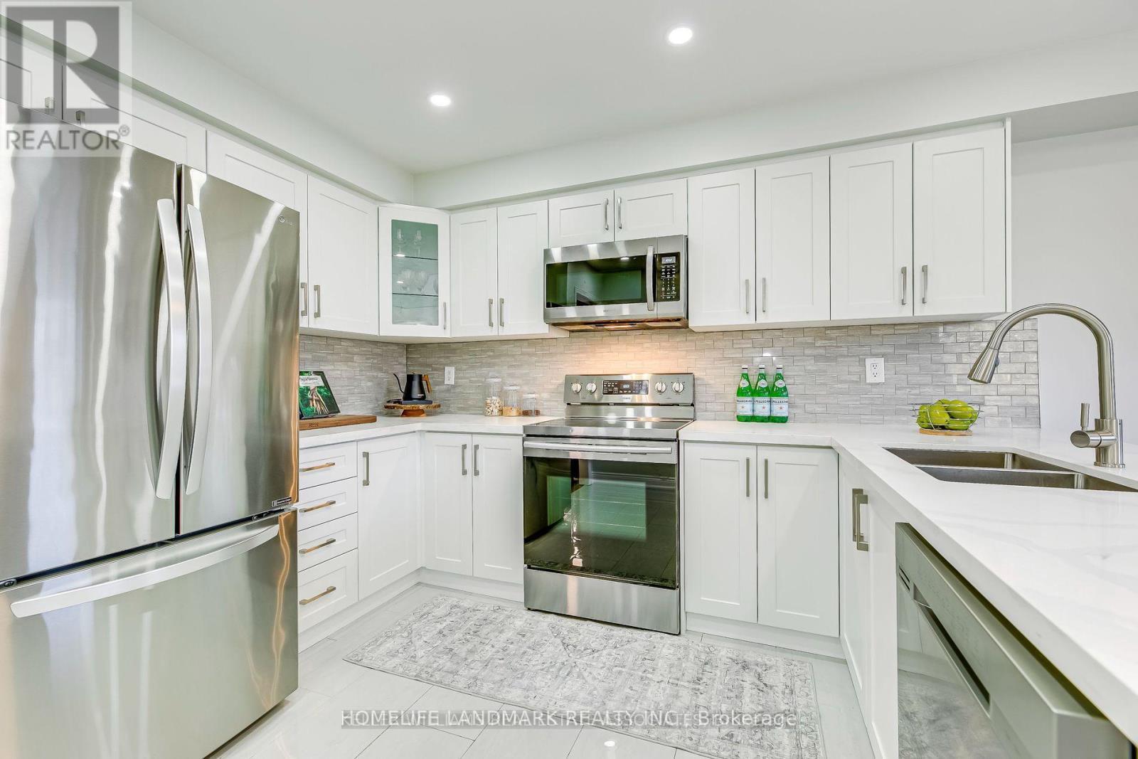 1201 Lindsay Drive, Oakville, ON - Indoor Photo Showing Kitchen With Double Sink With Upgraded Kitchen