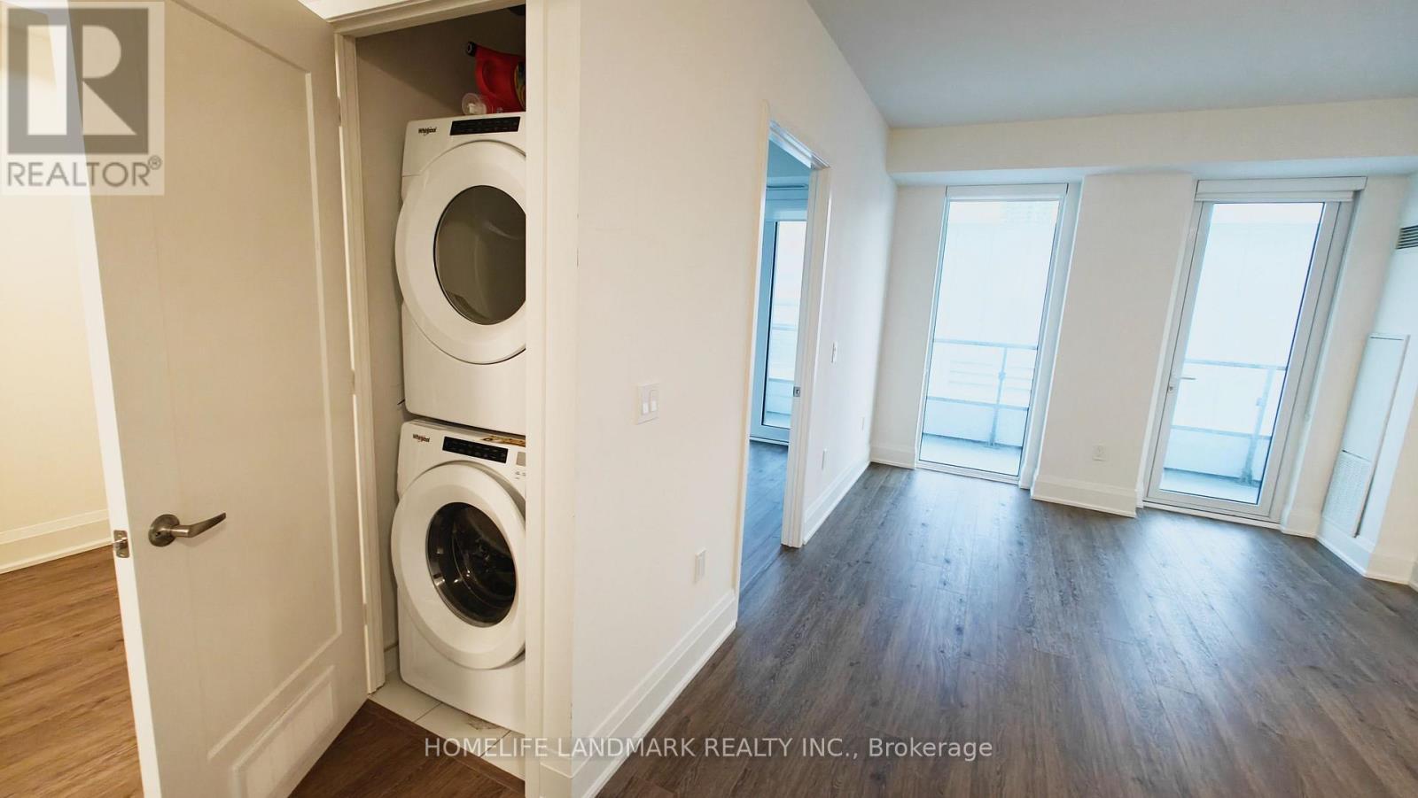 2108 - 70 Princess Street E, Toronto, ON - Indoor Photo Showing Laundry Room