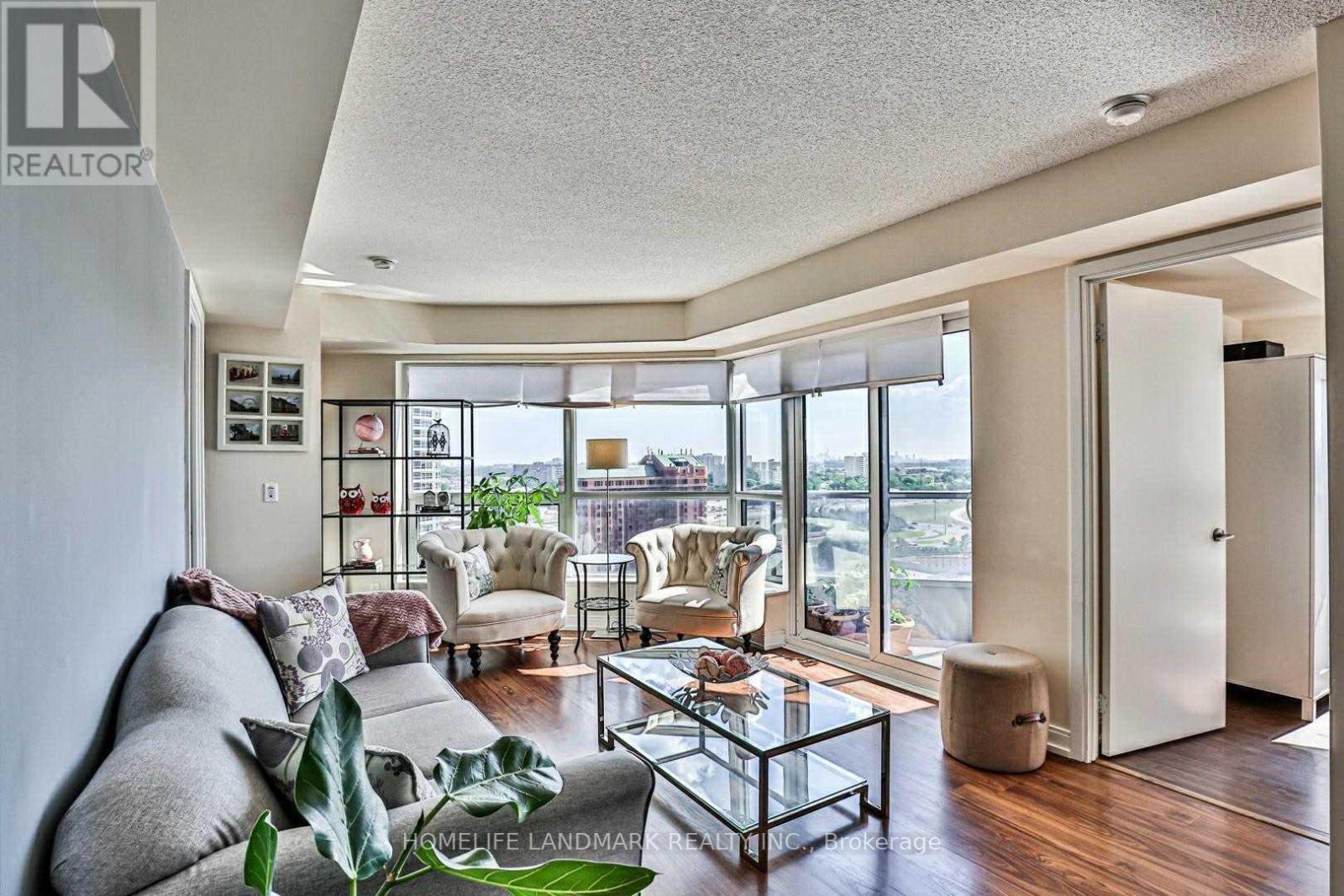 1714 - 181 Village Green Square, Toronto, ON - Indoor Photo Showing Living Room