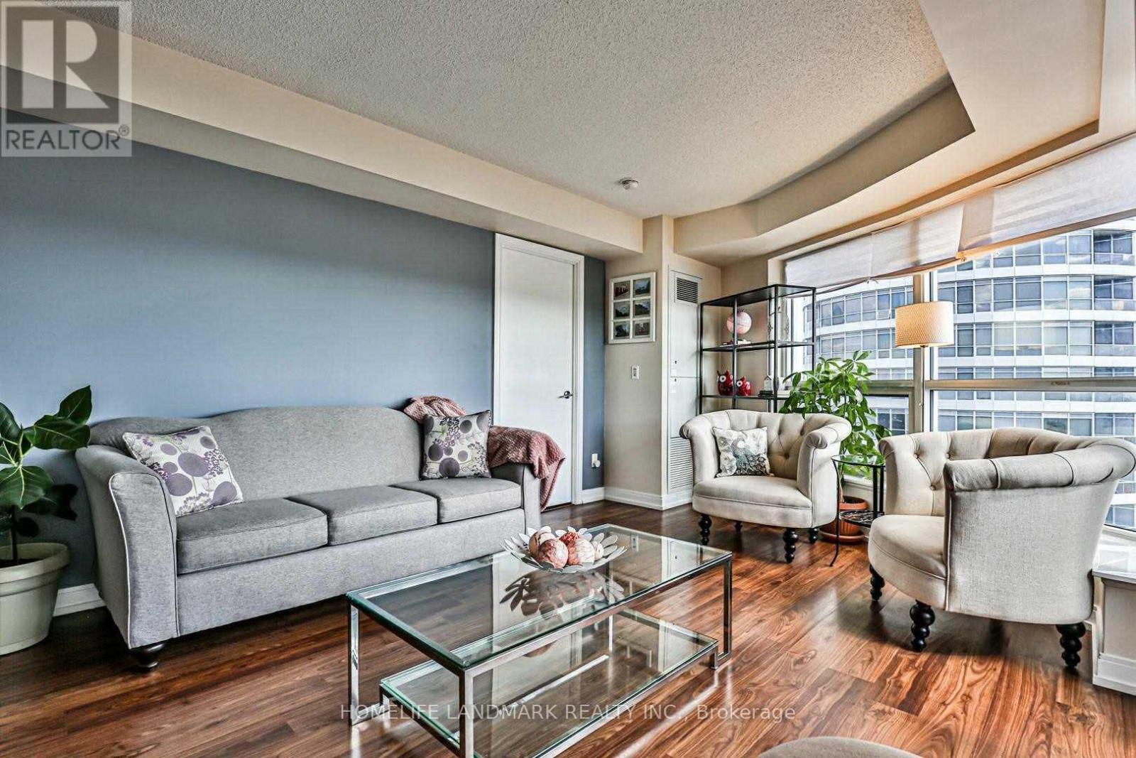 1714 - 181 Village Green Square, Toronto, ON - Indoor Photo Showing Living Room