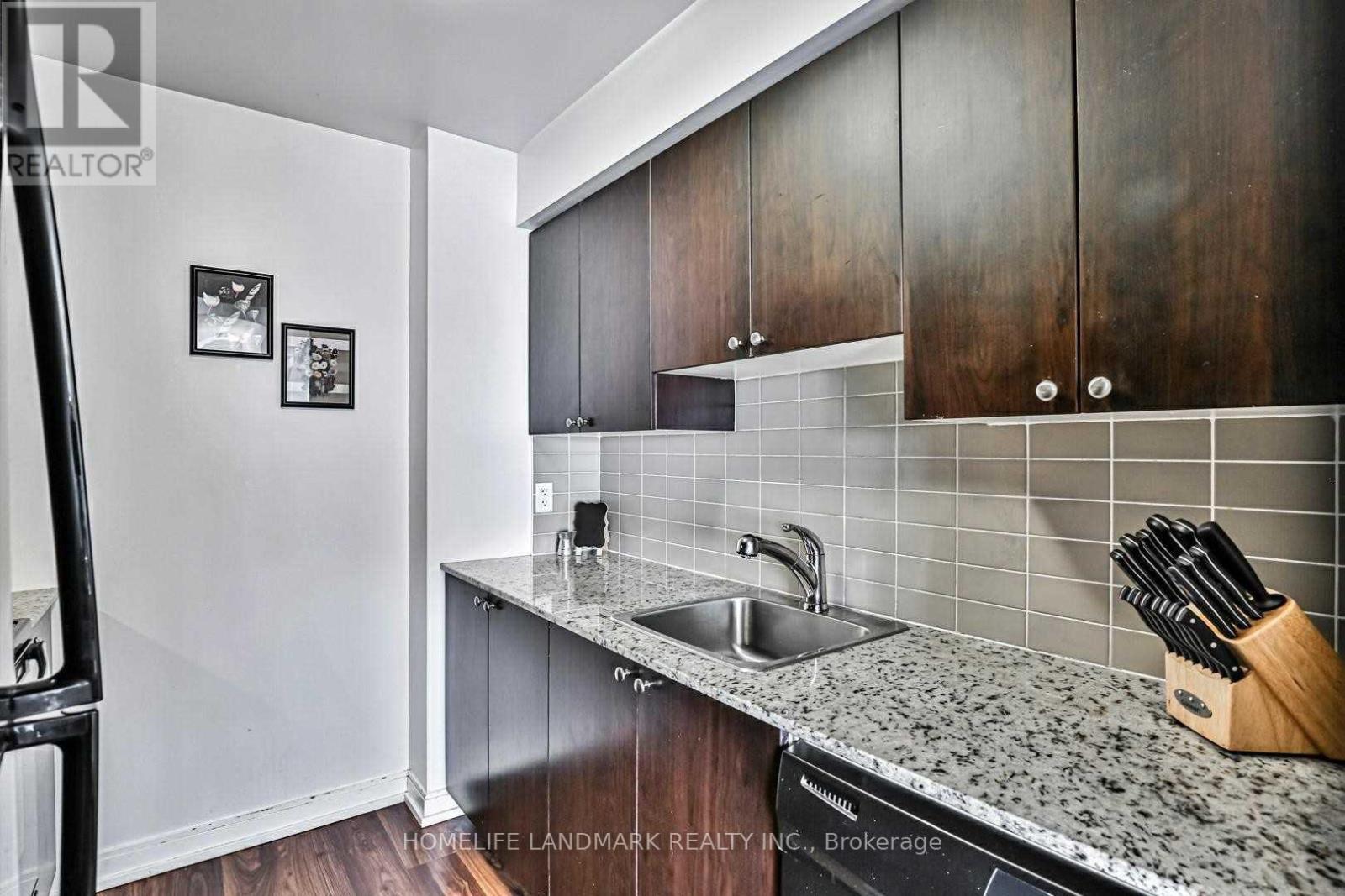 1714 - 181 Village Green Square, Toronto, ON - Indoor Photo Showing Kitchen With Upgraded Kitchen