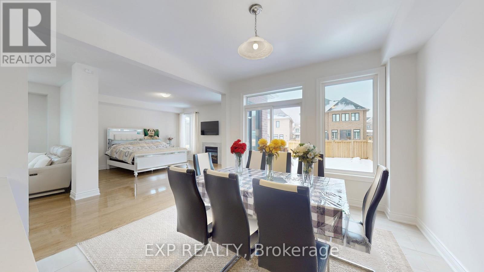 19 Meadow Vista Crescent, East Gwillimbury, ON - Indoor Photo Showing Dining Room