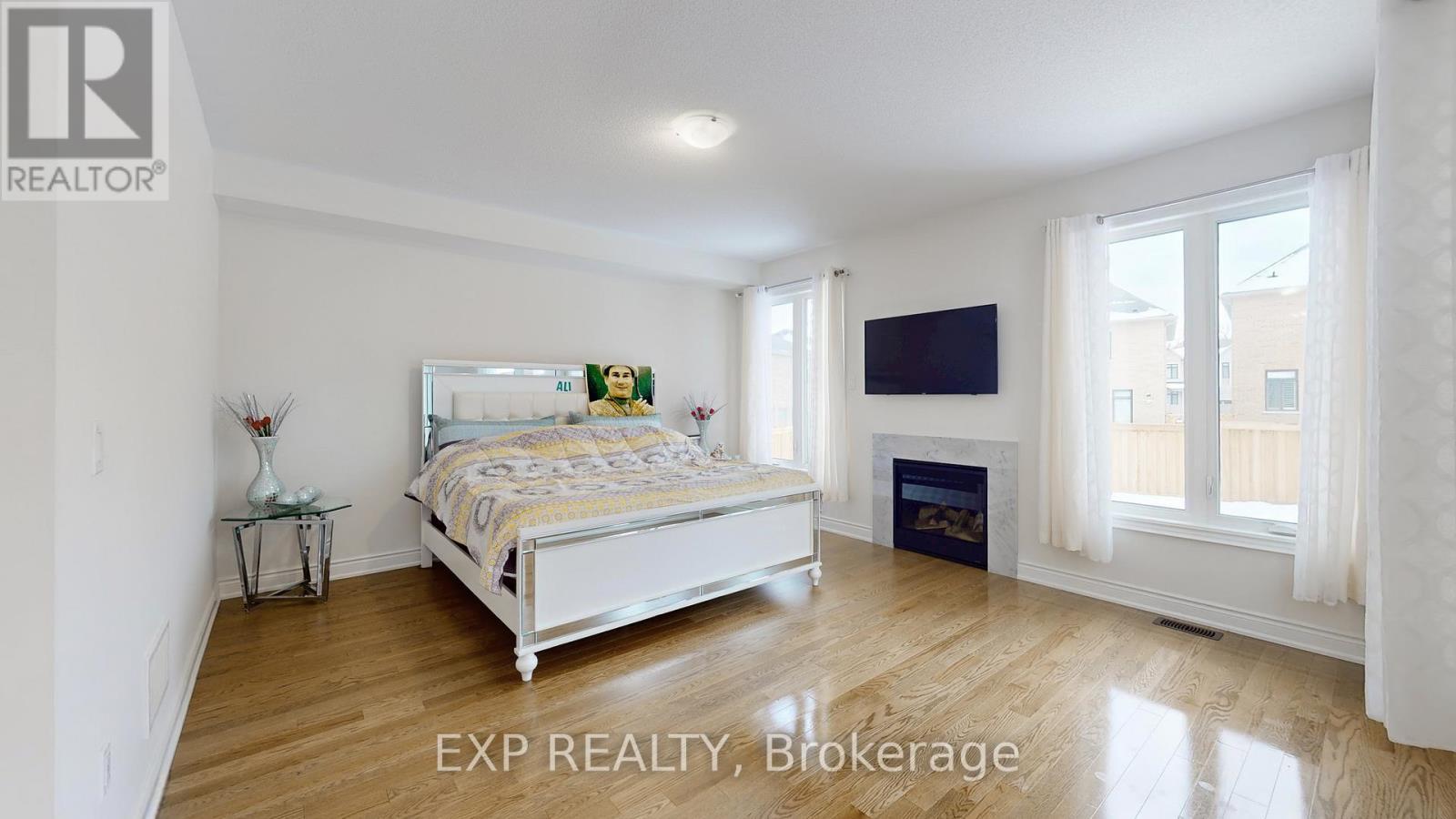 19 Meadow Vista Crescent, East Gwillimbury, ON - Indoor Photo Showing Bedroom
