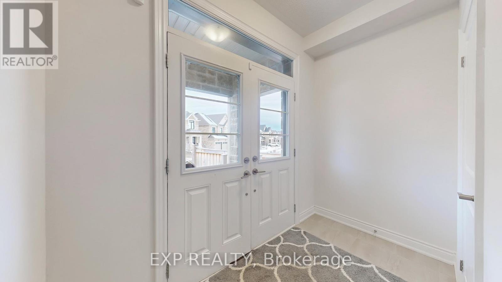 19 Meadow Vista Crescent, East Gwillimbury, ON - Indoor Photo Showing Other Room