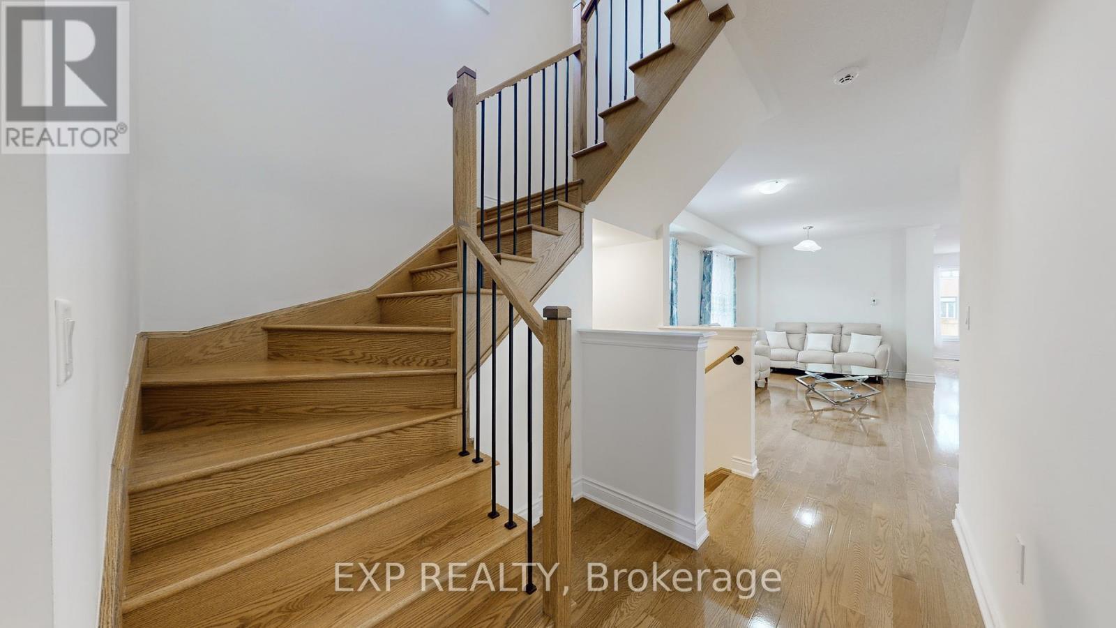 19 Meadow Vista Crescent, East Gwillimbury, ON - Indoor Photo Showing Other Room