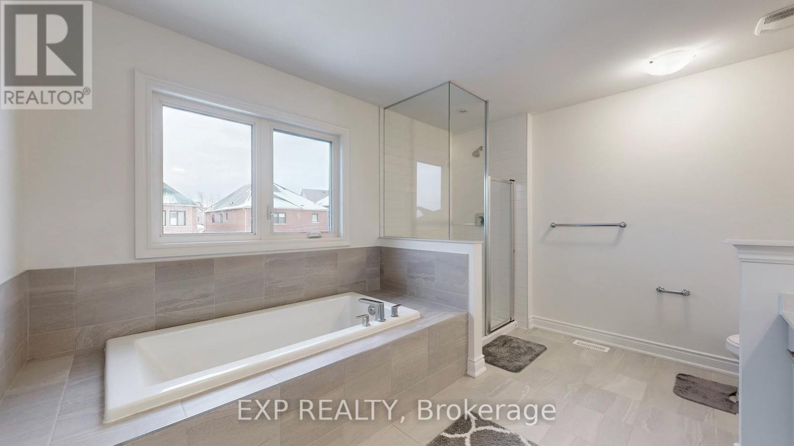 19 Meadow Vista Crescent, East Gwillimbury, ON - Indoor Photo Showing Bathroom