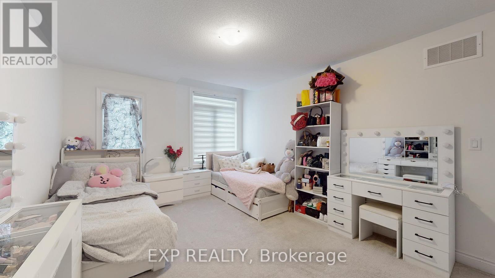 19 Meadow Vista Crescent, East Gwillimbury, ON - Indoor Photo Showing Other Room