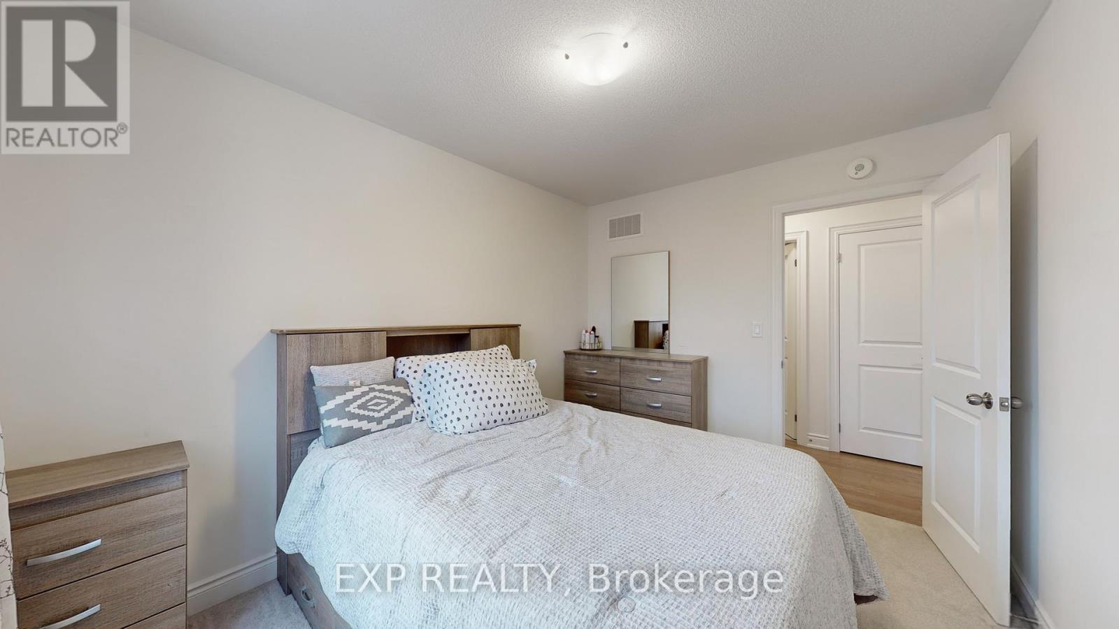 19 Meadow Vista Crescent, East Gwillimbury, ON - Indoor Photo Showing Bedroom