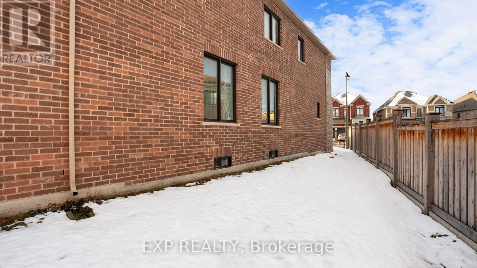 19 Meadow Vista Crescent, East Gwillimbury, ON - Outdoor With Exterior