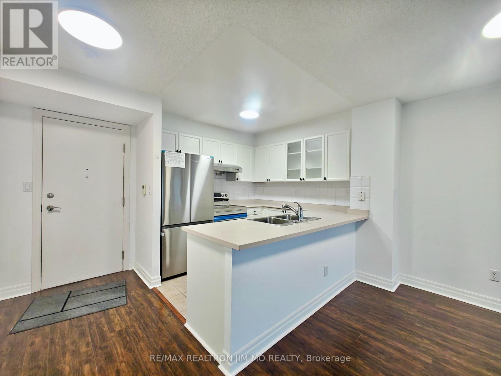 1516 - 188 Doris Avenue, Toronto, ON - Indoor Photo Showing Kitchen With Double Sink