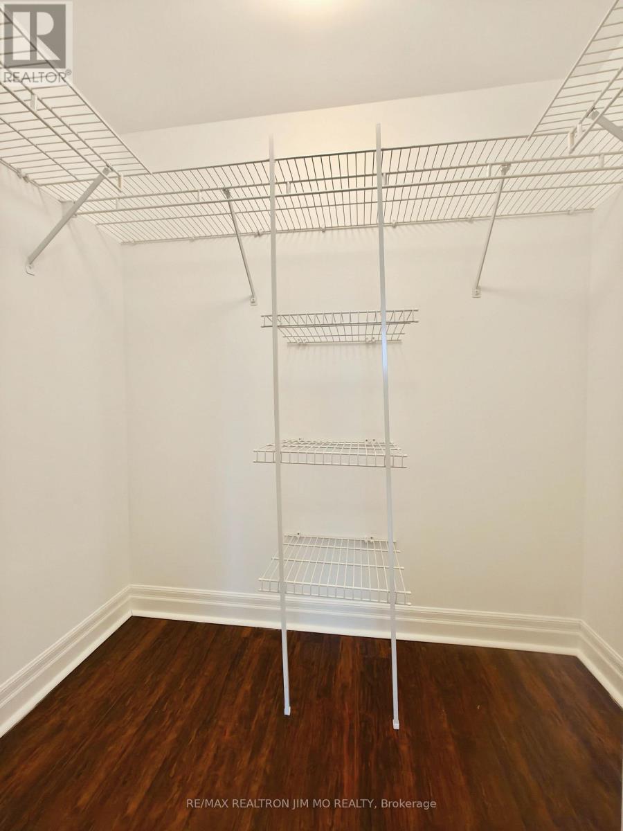 1516 - 188 Doris Avenue, Toronto, ON - Indoor With Storage