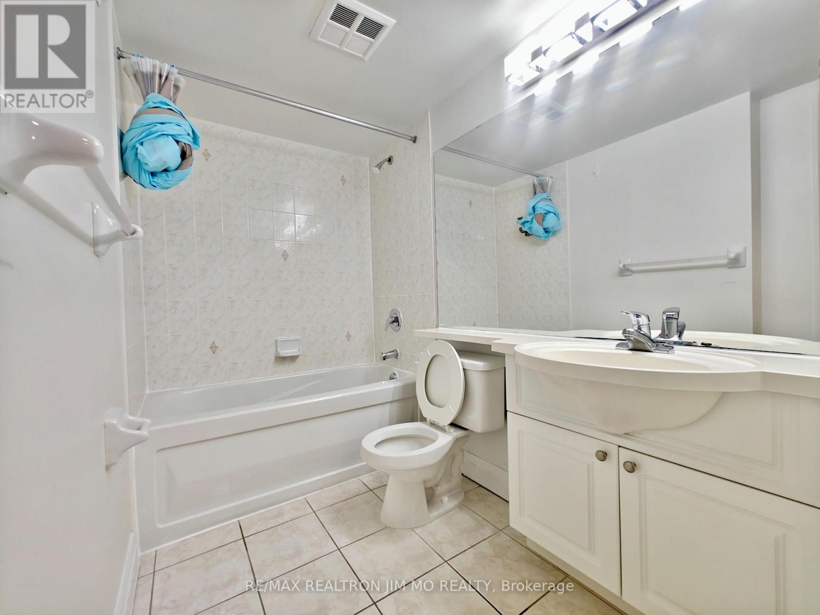 1516 - 188 Doris Avenue, Toronto, ON - Indoor Photo Showing Bathroom