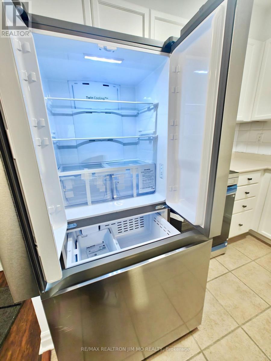 1516 - 188 Doris Avenue, Toronto, ON - Indoor