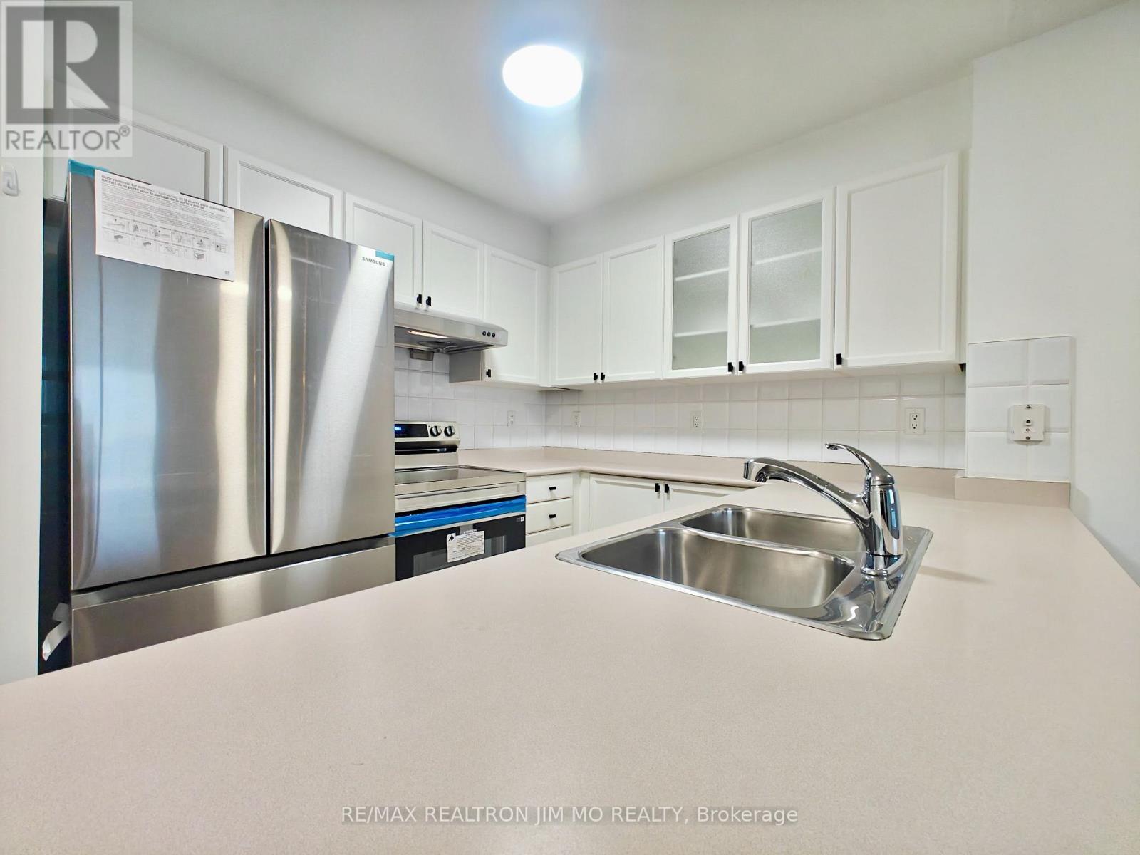 1516 - 188 Doris Avenue, Toronto, ON - Indoor Photo Showing Kitchen With Double Sink