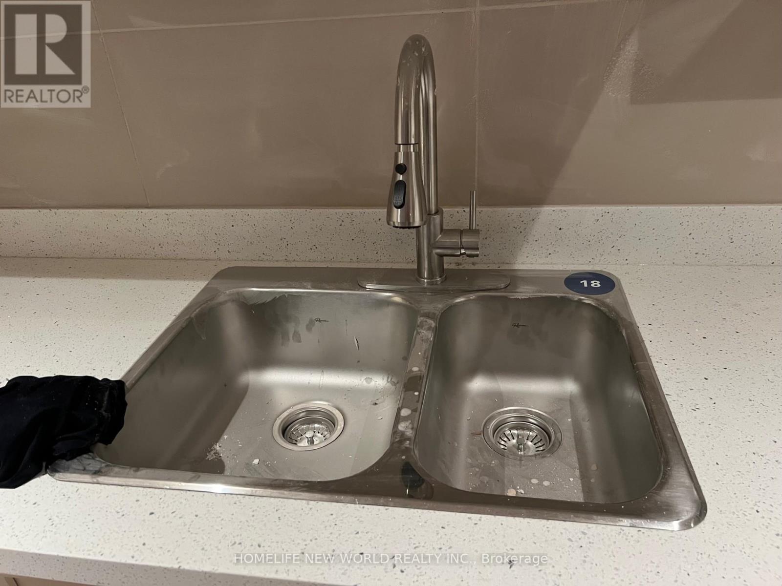 Bsmt - 41 Majestic Drive, Markham, ON - Indoor Photo Showing Garage