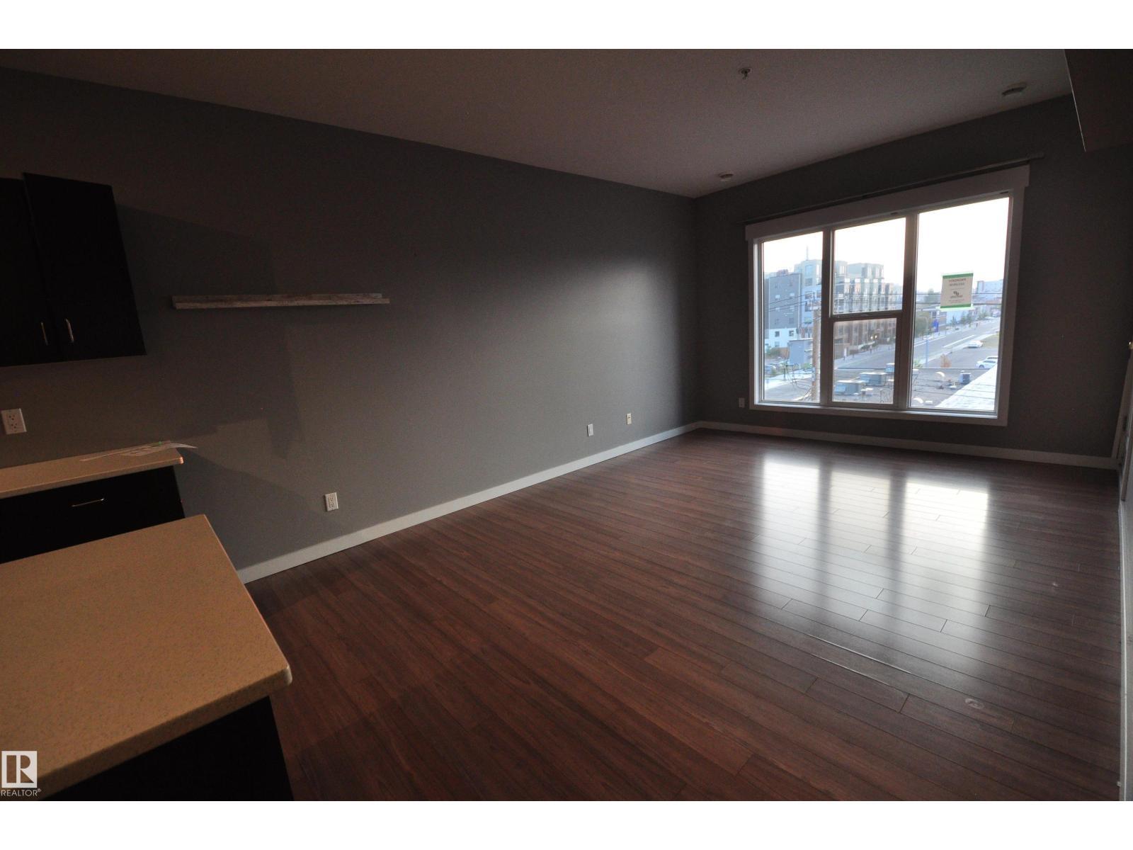 #407 10518 113 St Nw, Edmonton, AB - Indoor Photo Showing Other Room