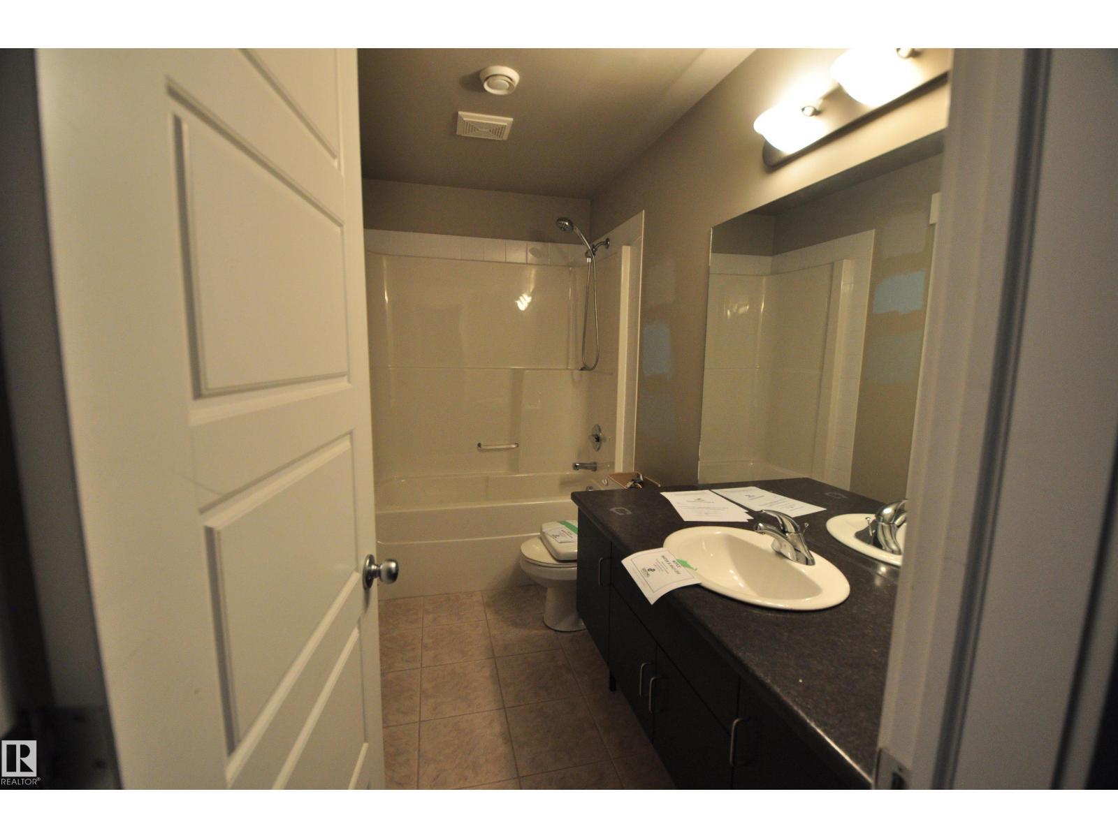 #407 10518 113 St Nw, Edmonton, AB - Indoor Photo Showing Bathroom