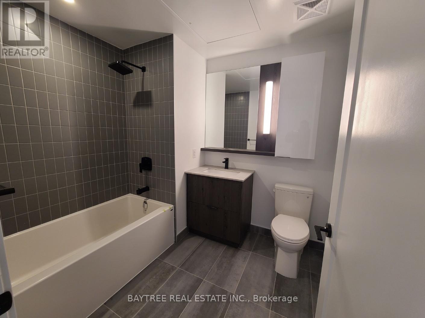825 - 5 Defries Street, Toronto, ON - Indoor Photo Showing Bathroom