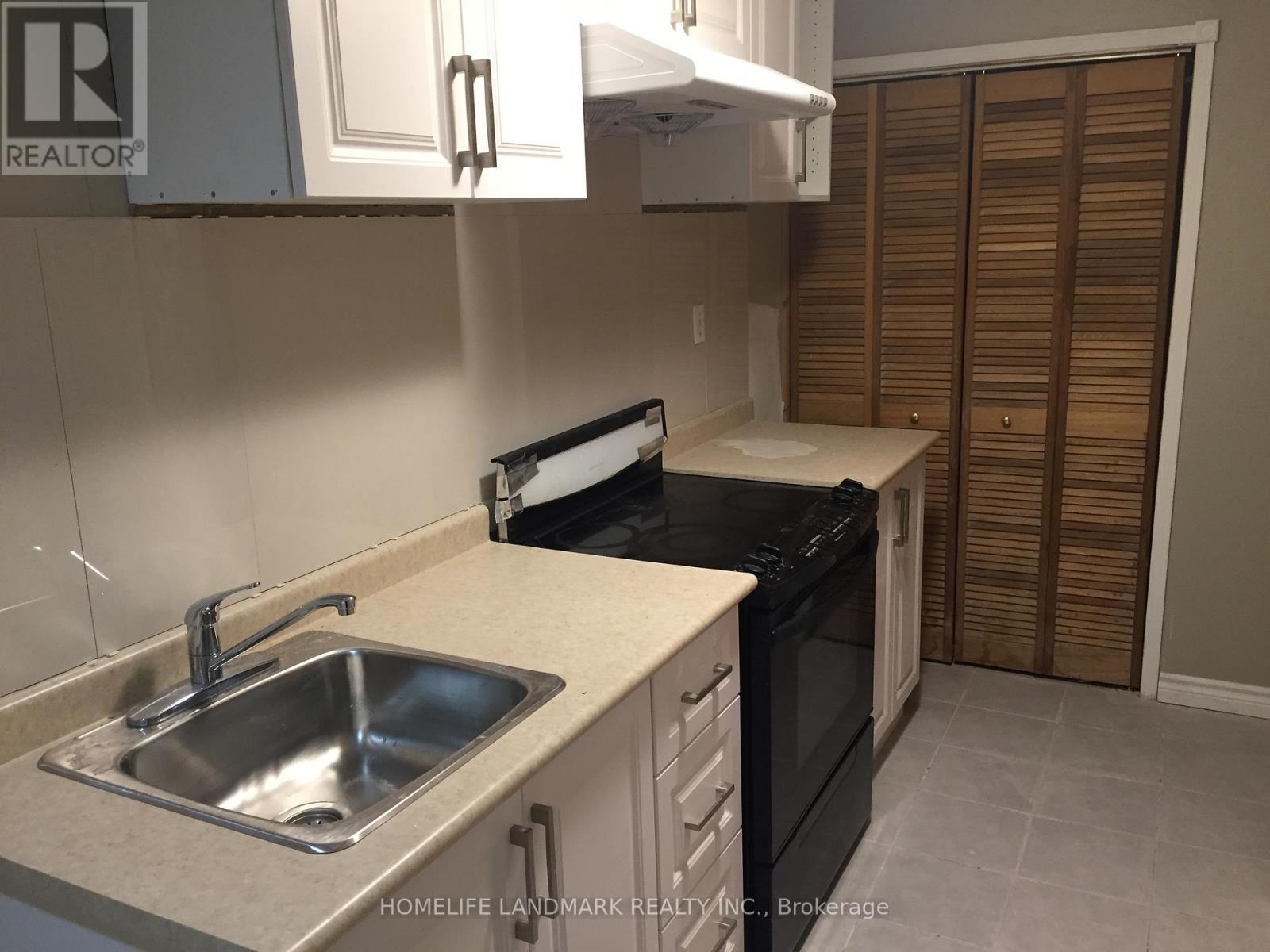 Lower - 2770 Quill Crescent, Mississauga, ON - Indoor Photo Showing Kitchen