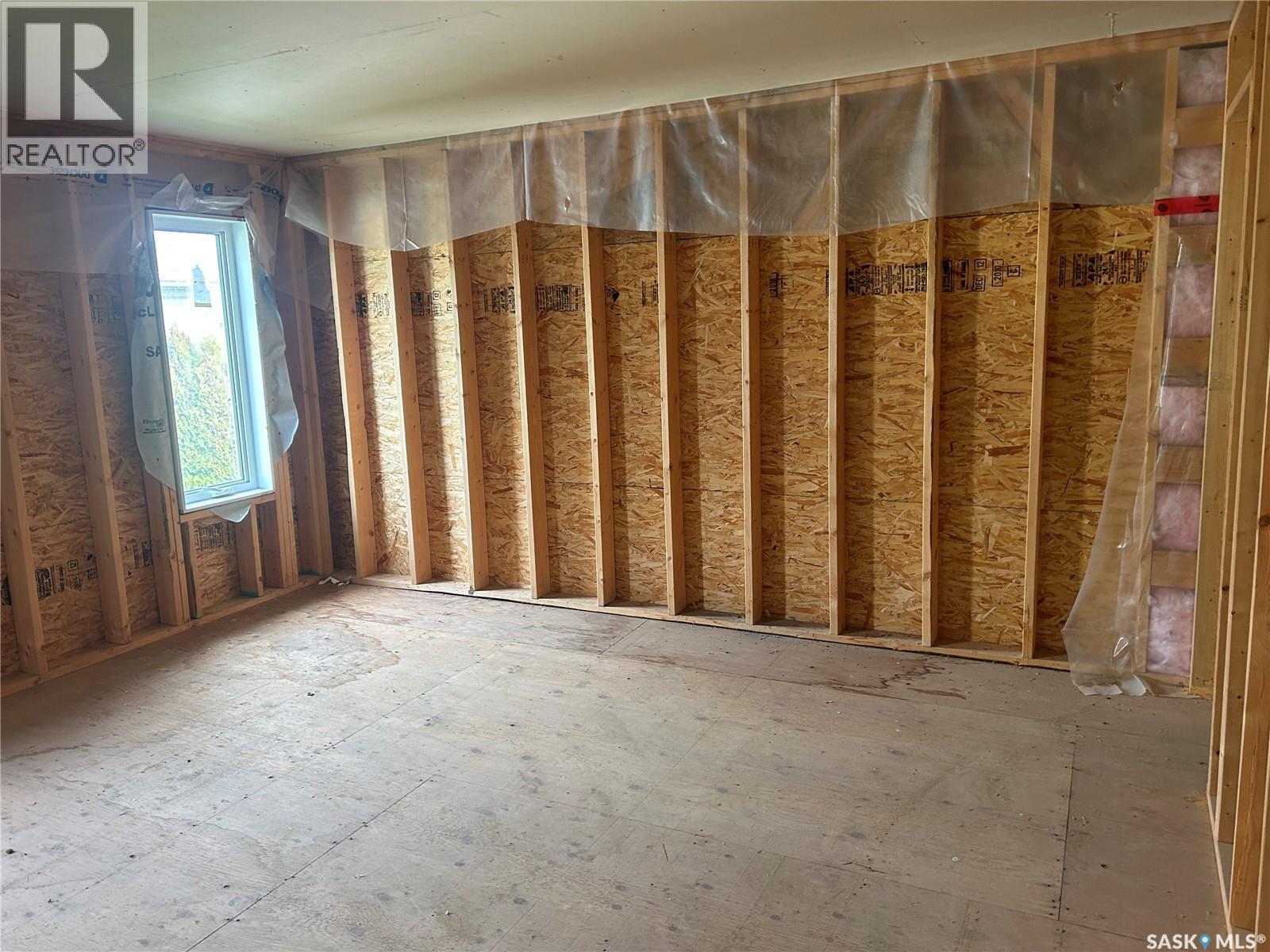 117 Carson Bay, Lampman, SK - Indoor Photo Showing Other Room