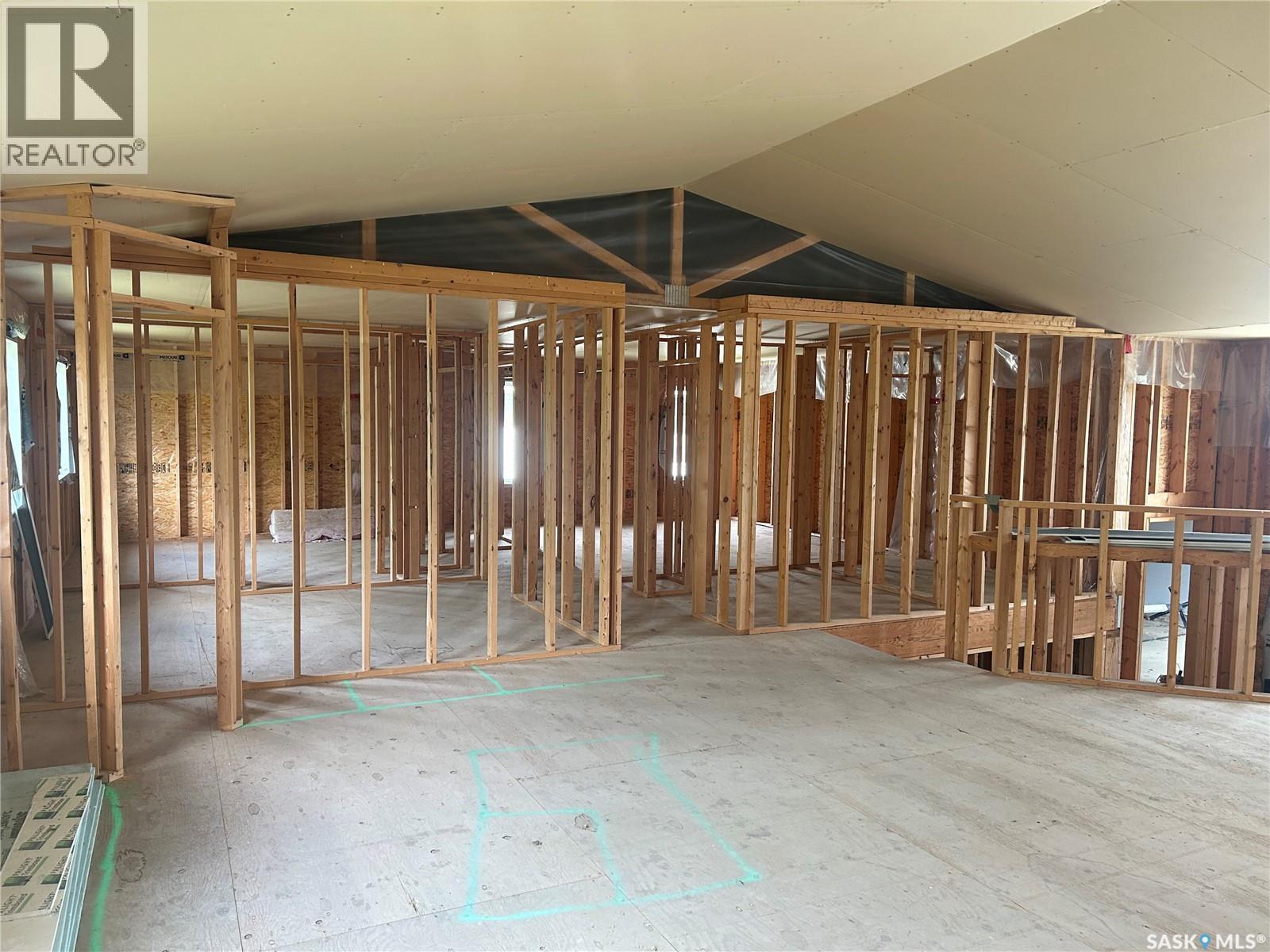 117 Carson Bay, Lampman, SK - Indoor