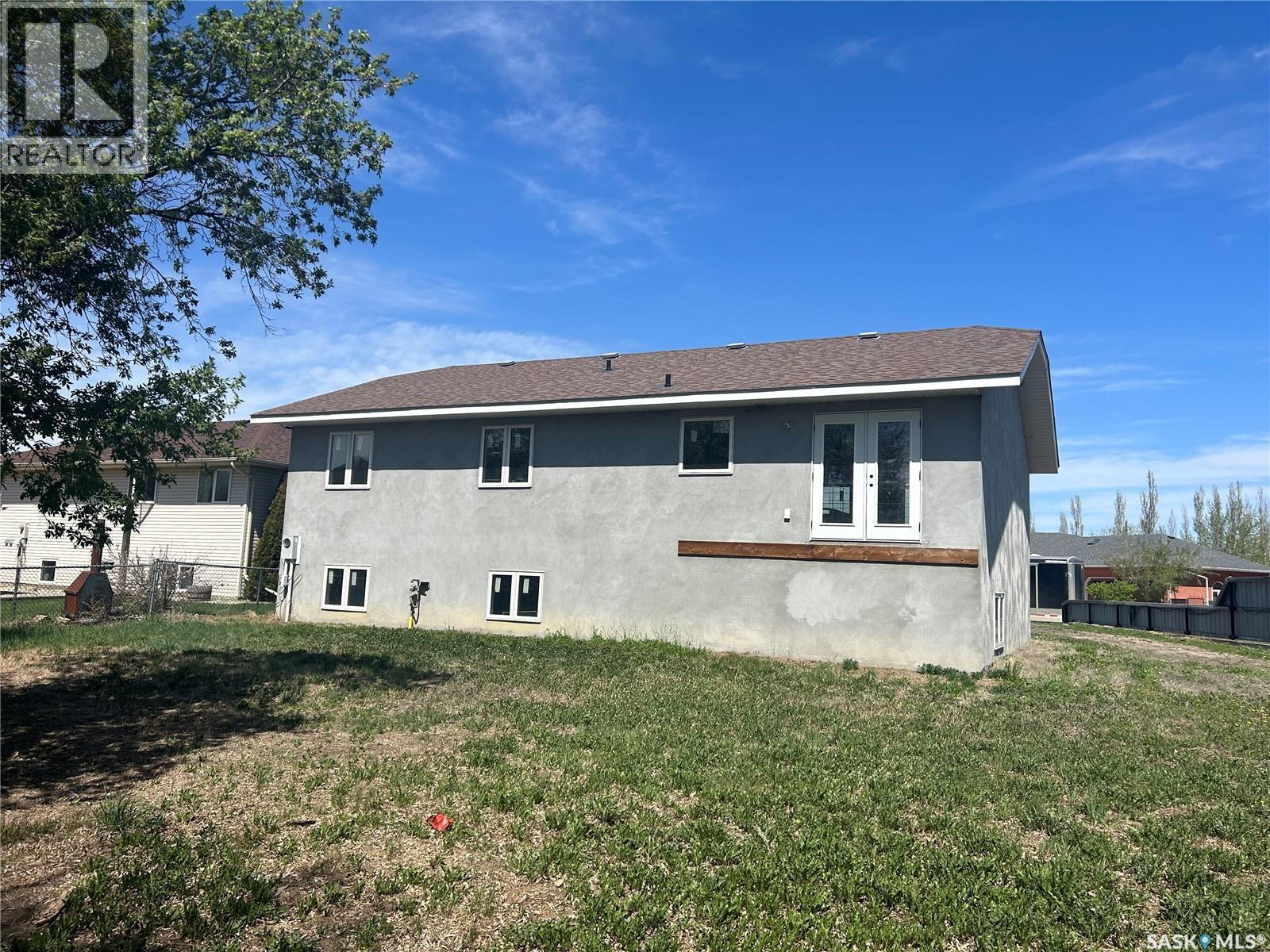 117 Carson Bay, Lampman, SK - Outdoor