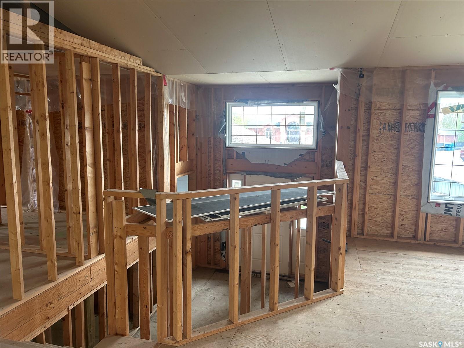 117 Carson Bay, Lampman, SK - Indoor