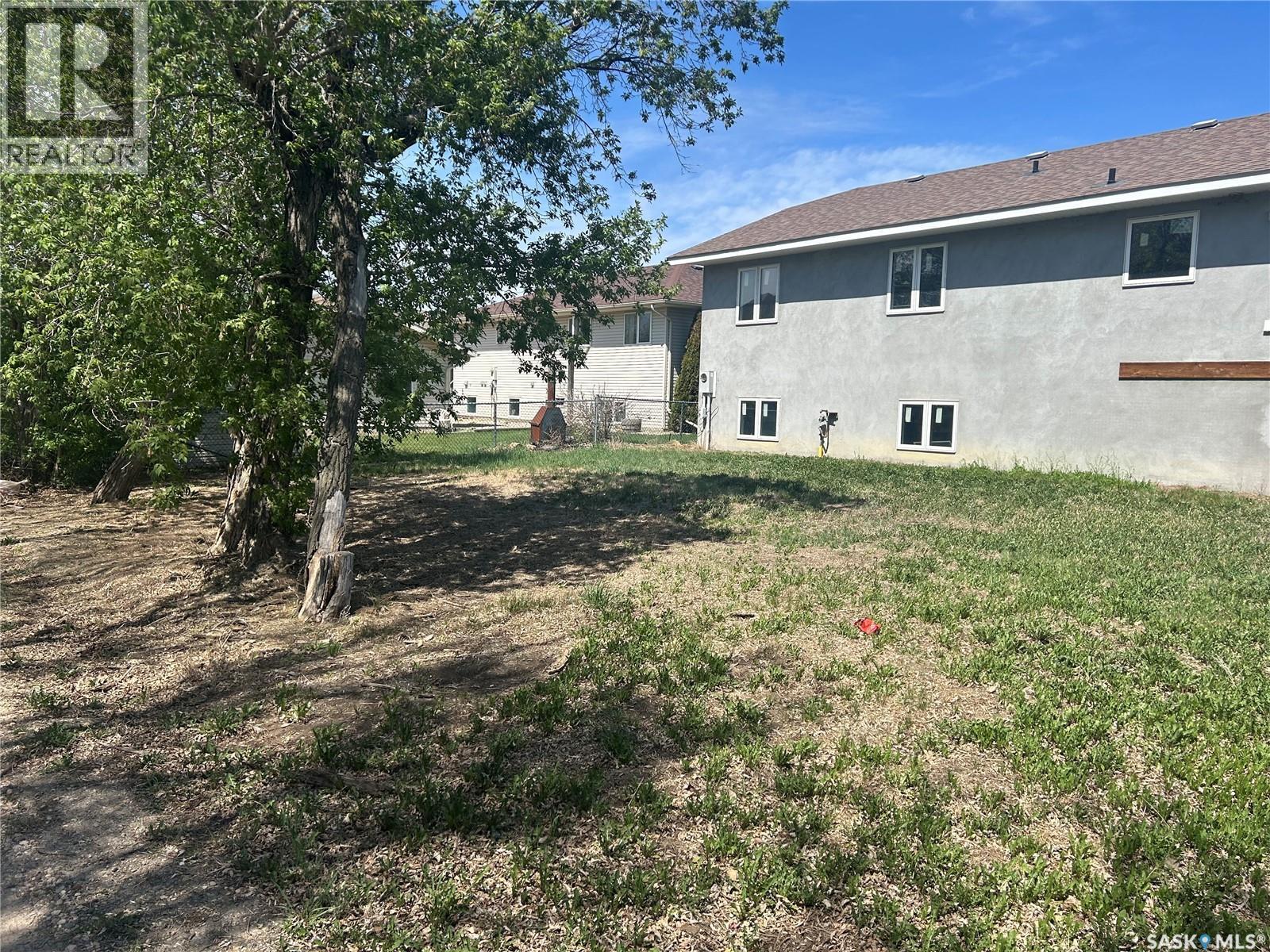 117 Carson Bay, Lampman, SK - Outdoor