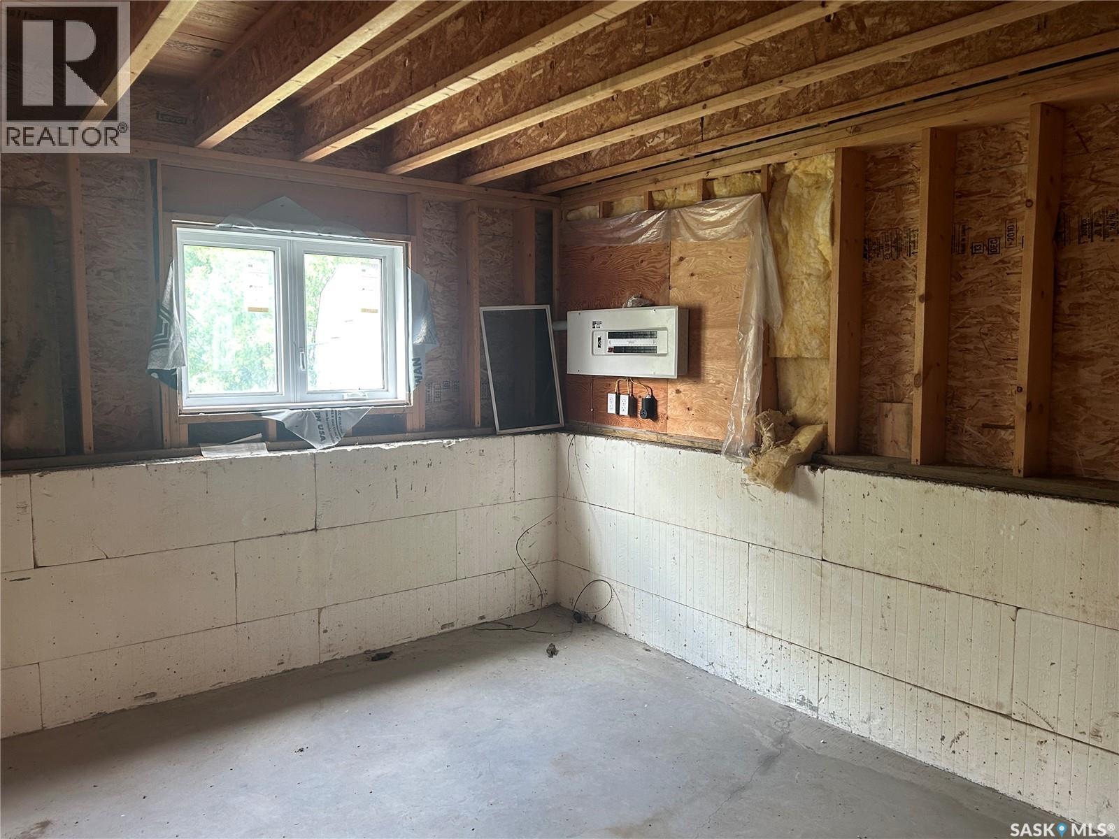 117 Carson Bay, Lampman, SK - Indoor