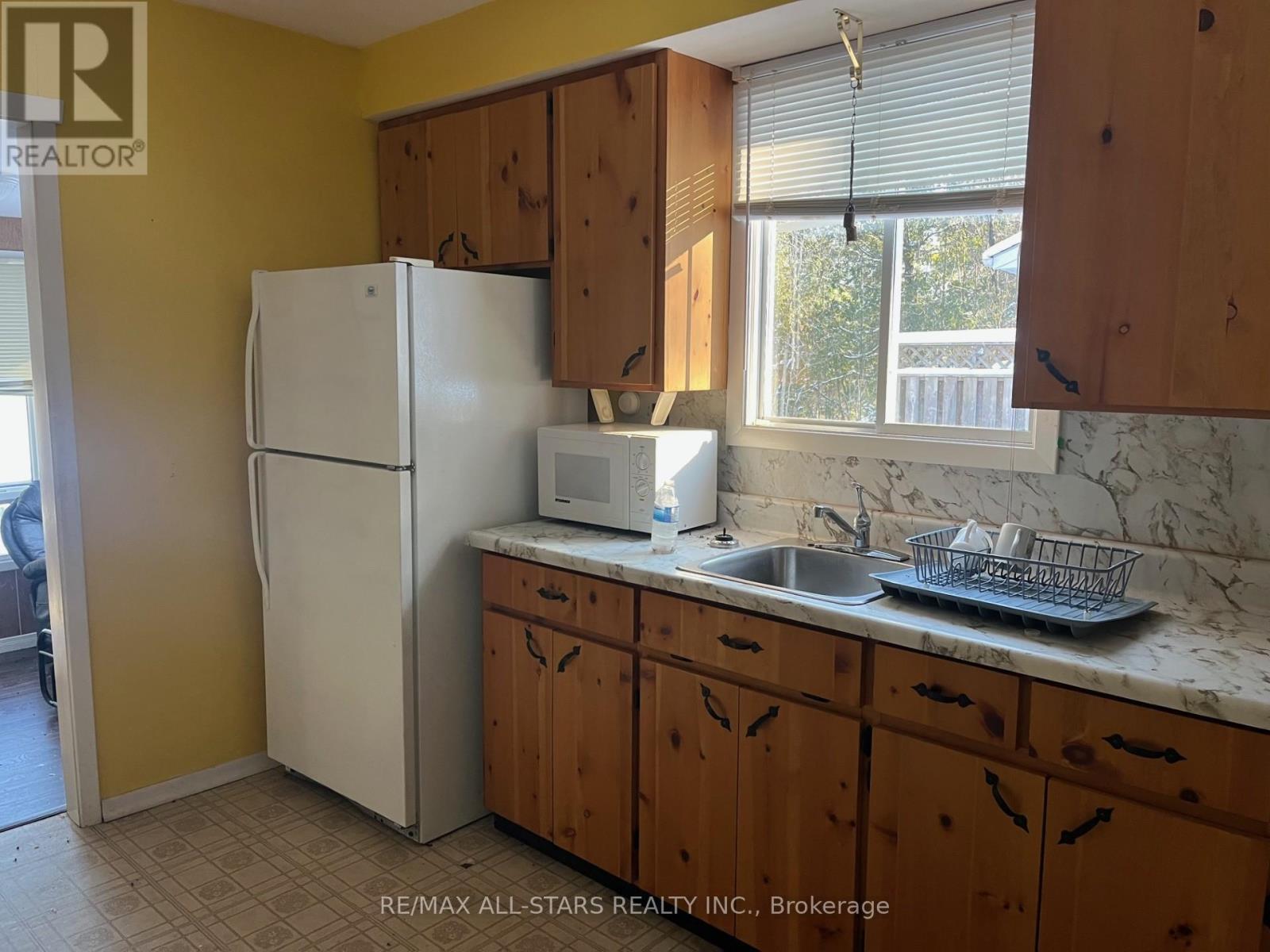 268 Pringles Road, South Algonquin, ON - Indoor Photo Showing Kitchen